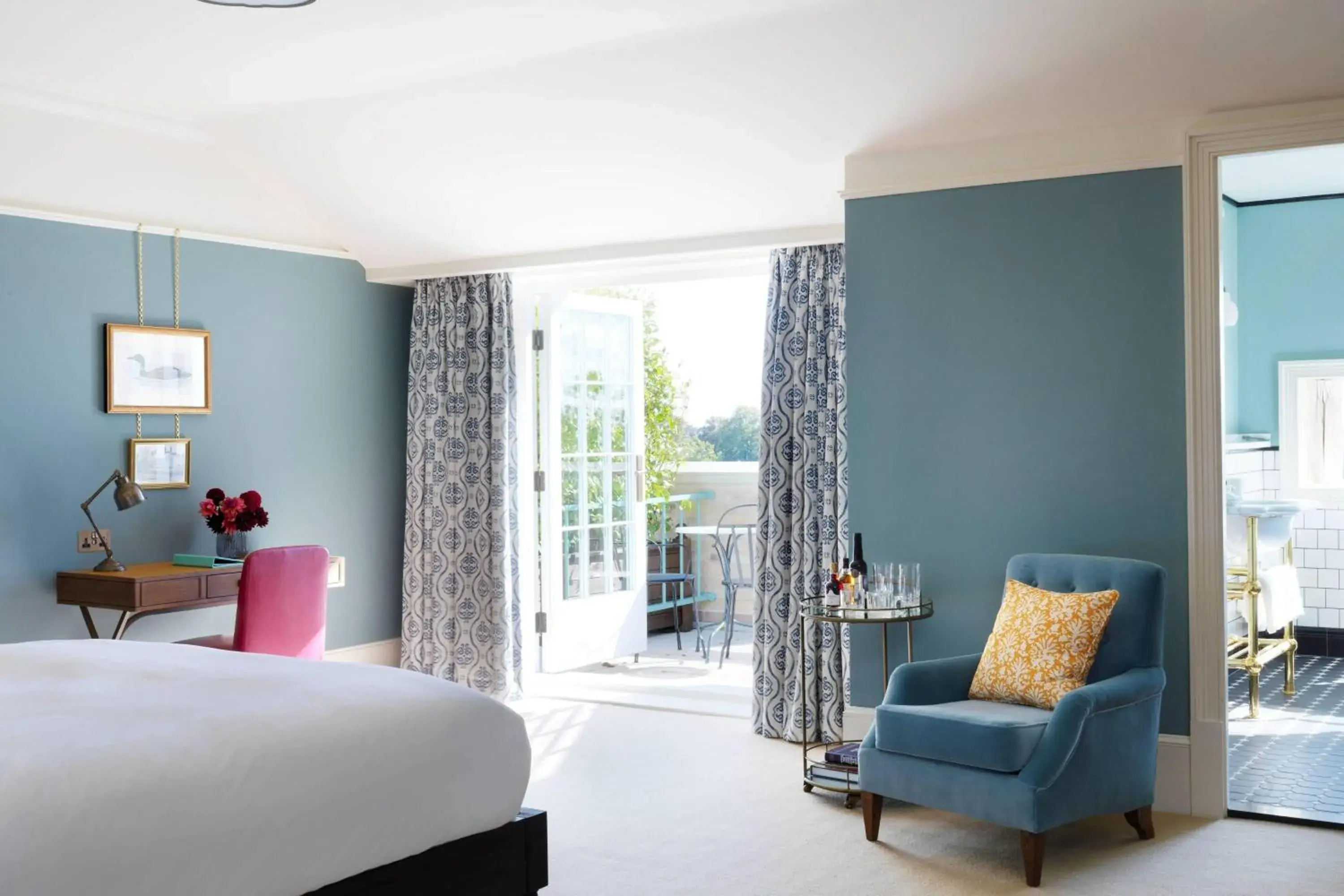 Photo of the whole room, Bed in University Arms, Autograph Collection Photo of the whole room, Bed in University Arms, Autograph Collection