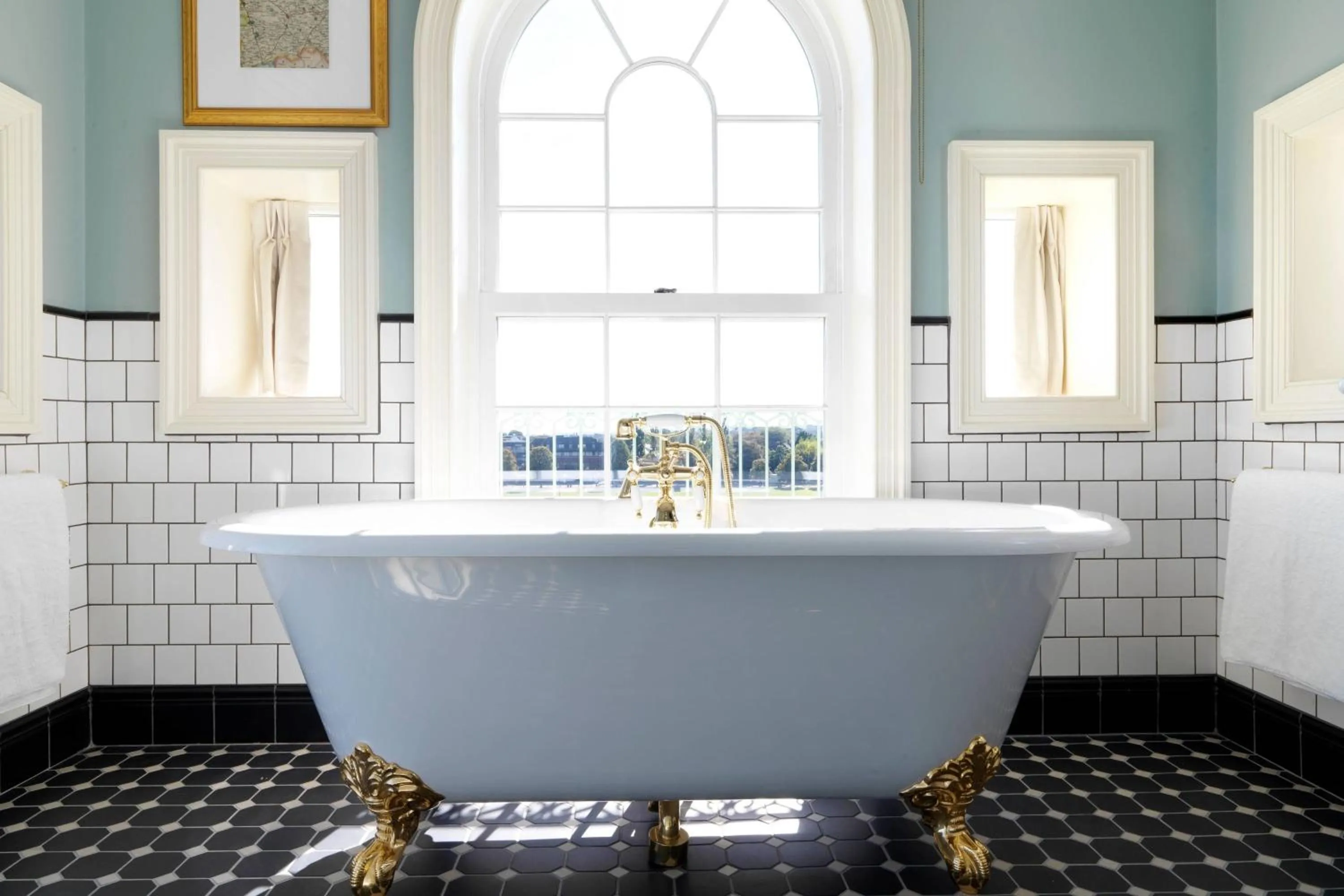 Bathroom in University Arms, Autograph Collection