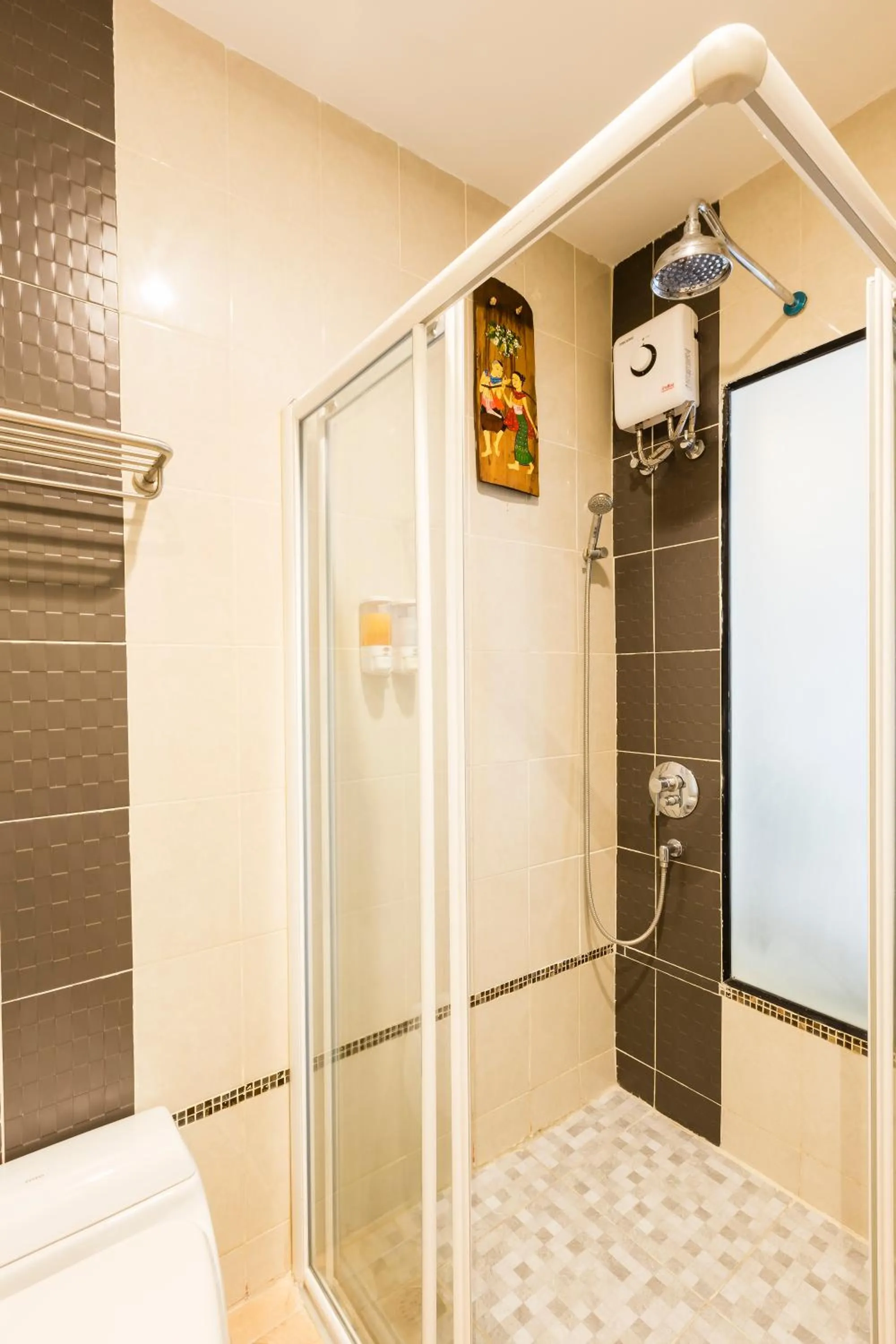 Shower in Lee Chiang Hotel