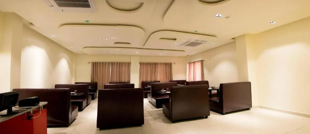 Restaurant/places to eat in The Grand White Palace