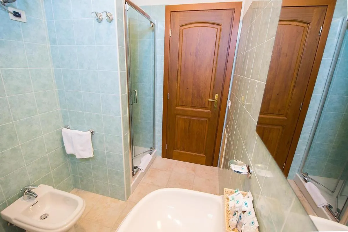 Shower in Relaxing Le Residenze del Maria Rosaria no2210 sleeps 3 persons