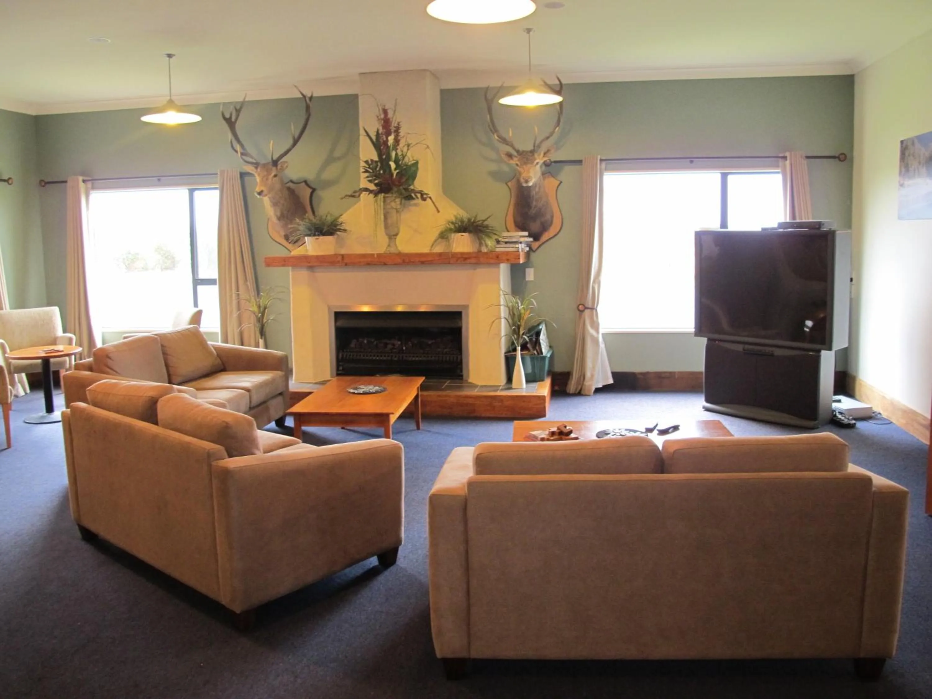 Lounge or bar in Haast River Motels & Holiday Park