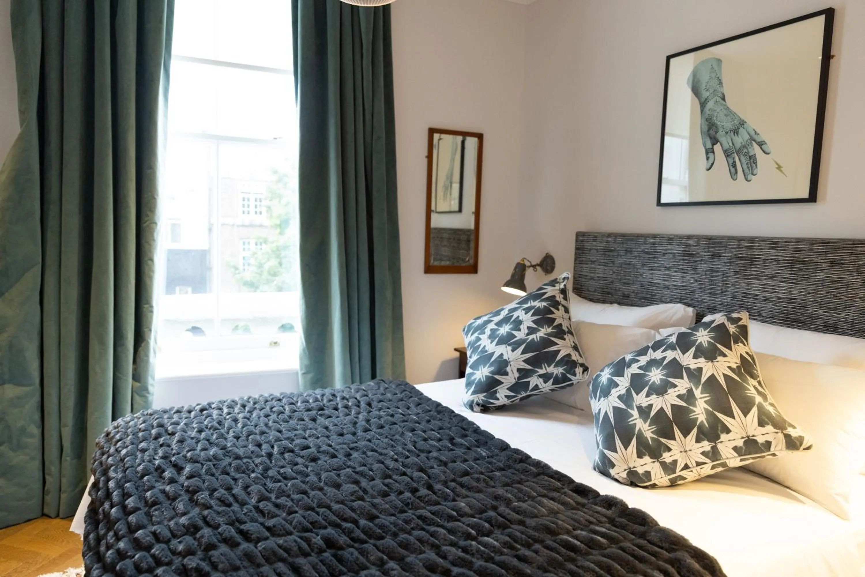 Bed in THE KNIGHT OF NOTTINGHILL