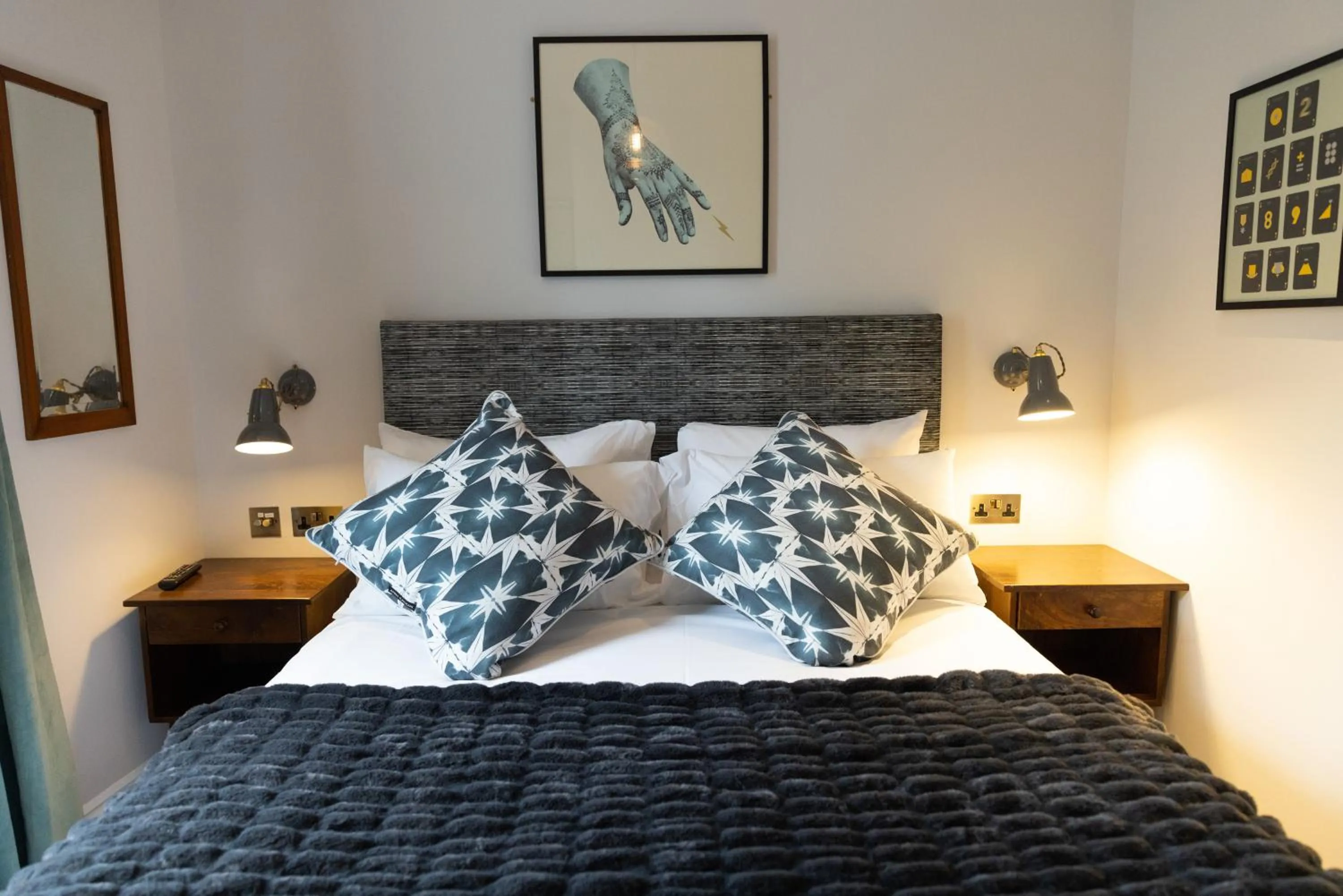 Bed in THE KNIGHT OF NOTTINGHILL