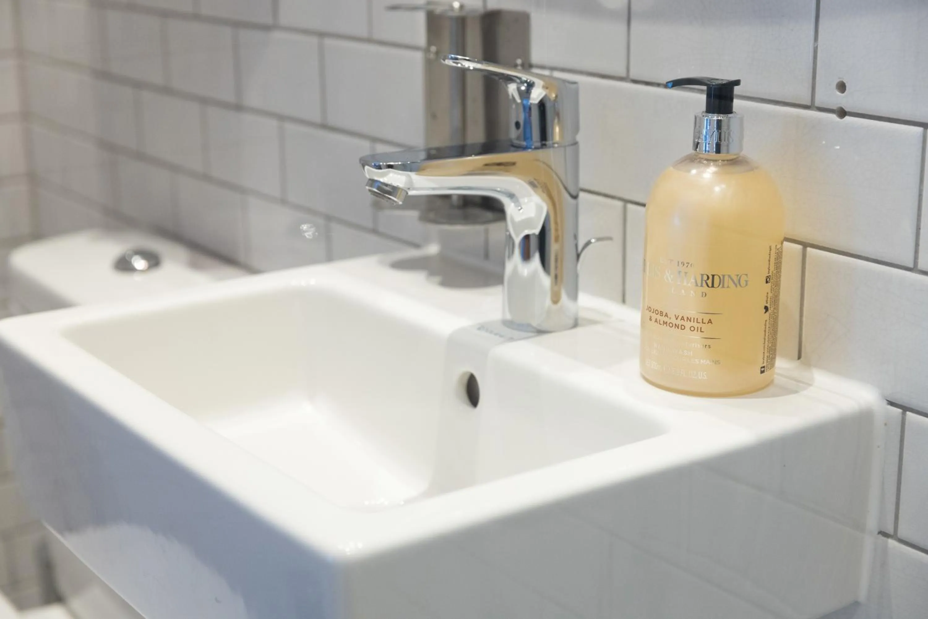 THE KNIGHT OF NOTTINGHILL