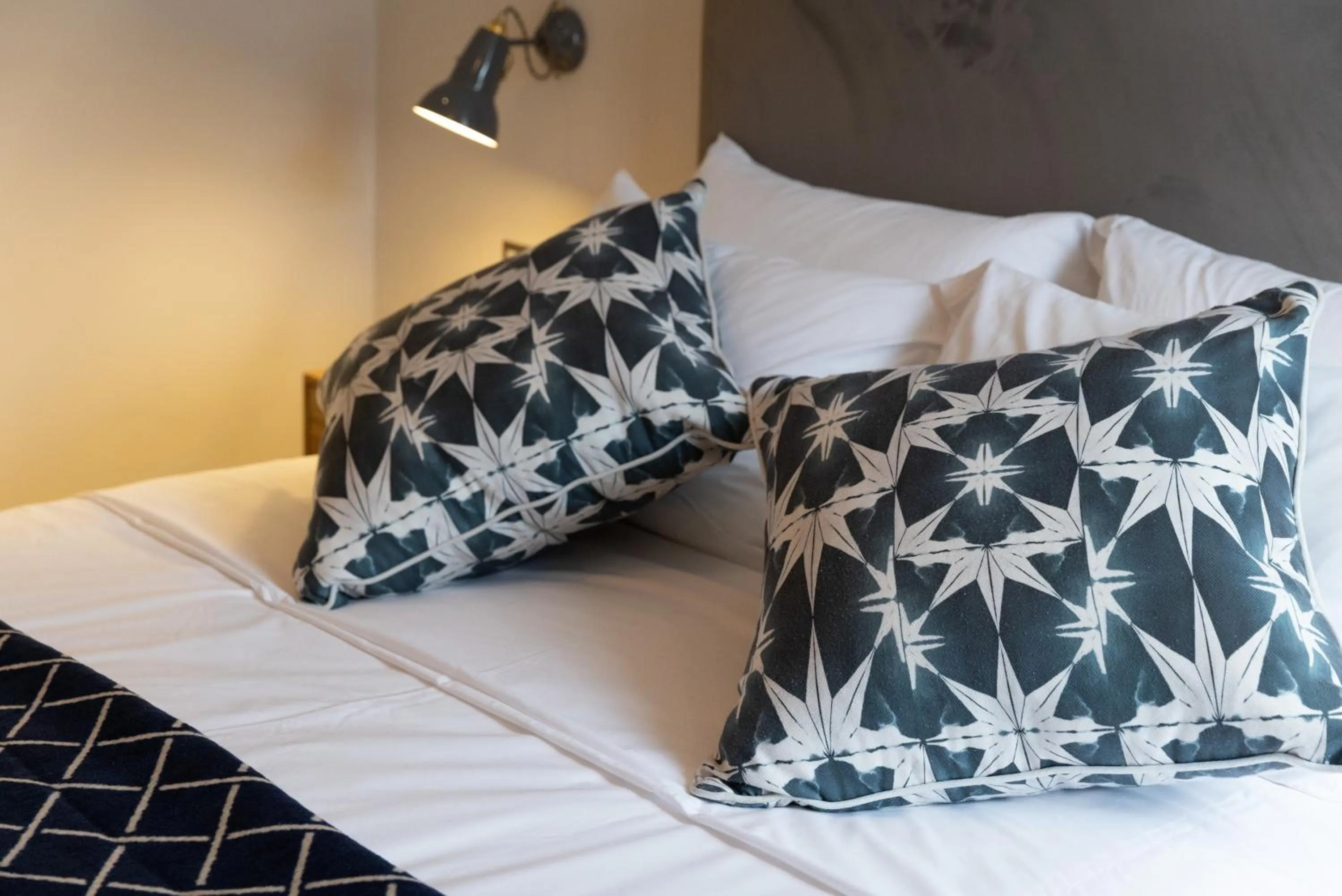 Bed in THE KNIGHT OF NOTTINGHILL