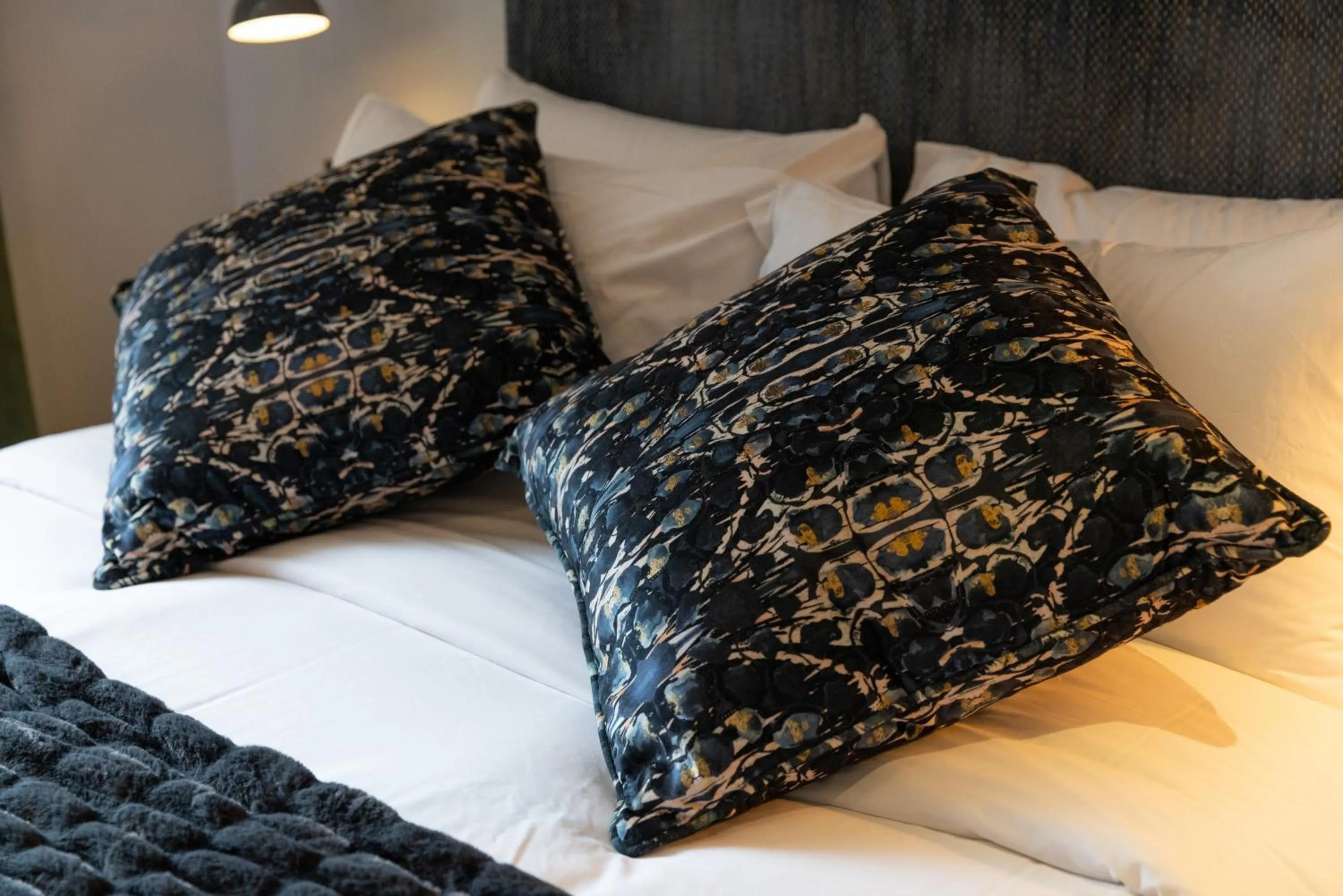 Bed in THE KNIGHT OF NOTTINGHILL