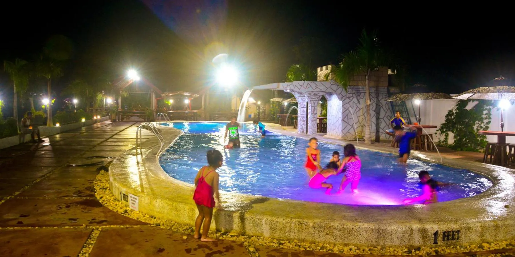 Swimming pool in Michelle Pension