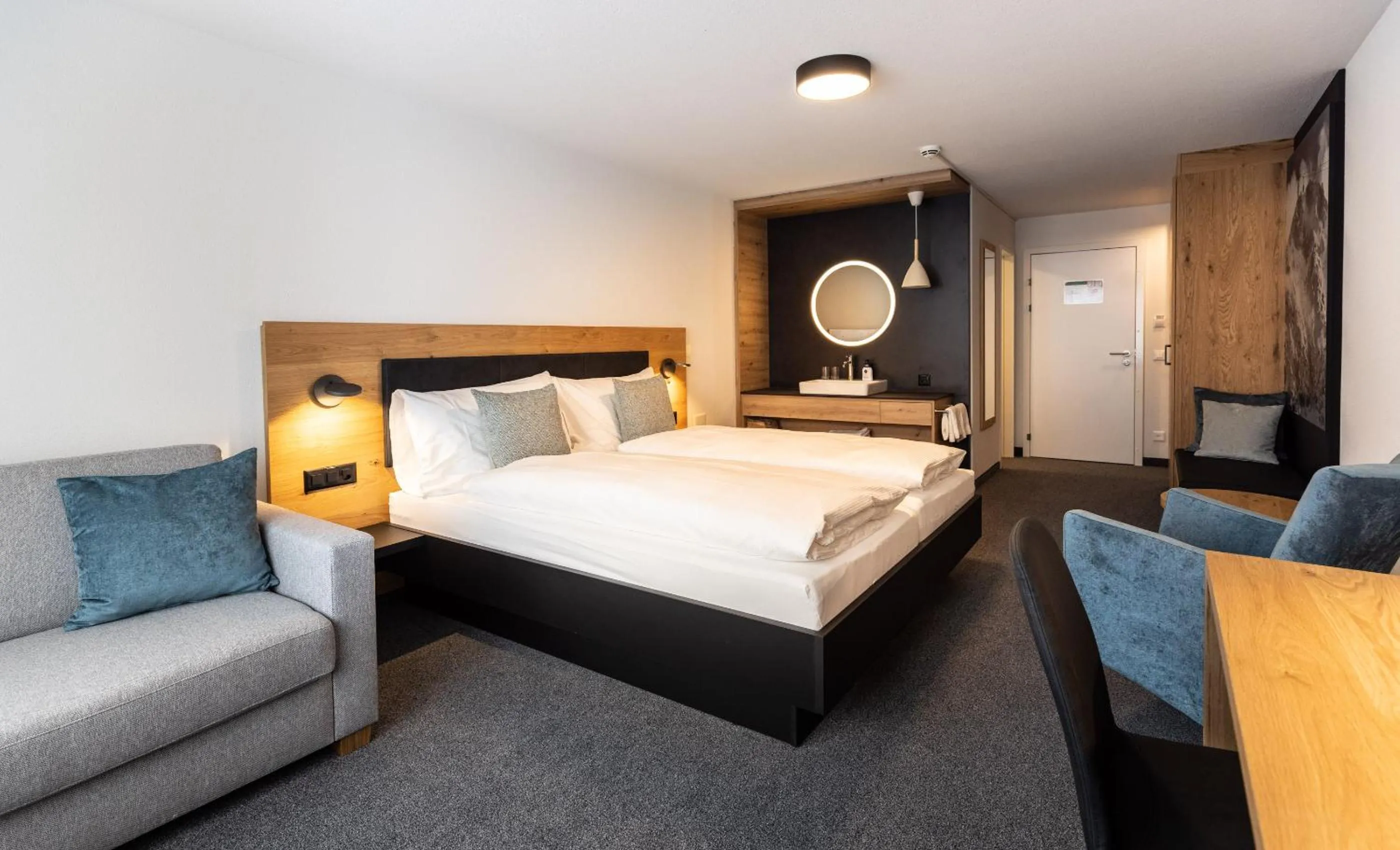 Photo of the whole room, Bed in Hotel Piz Badus