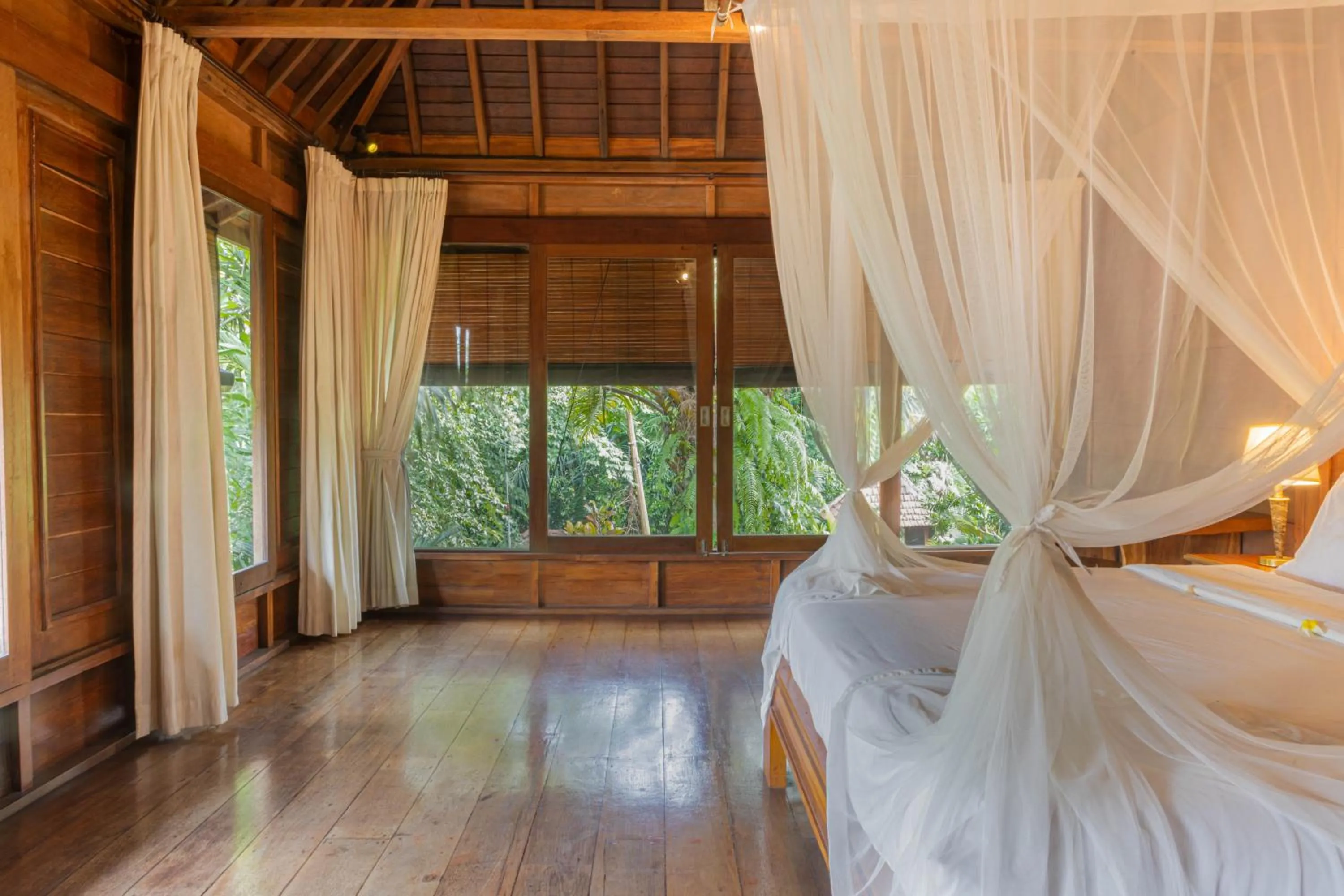 Bed in Sari Bamboo Villas