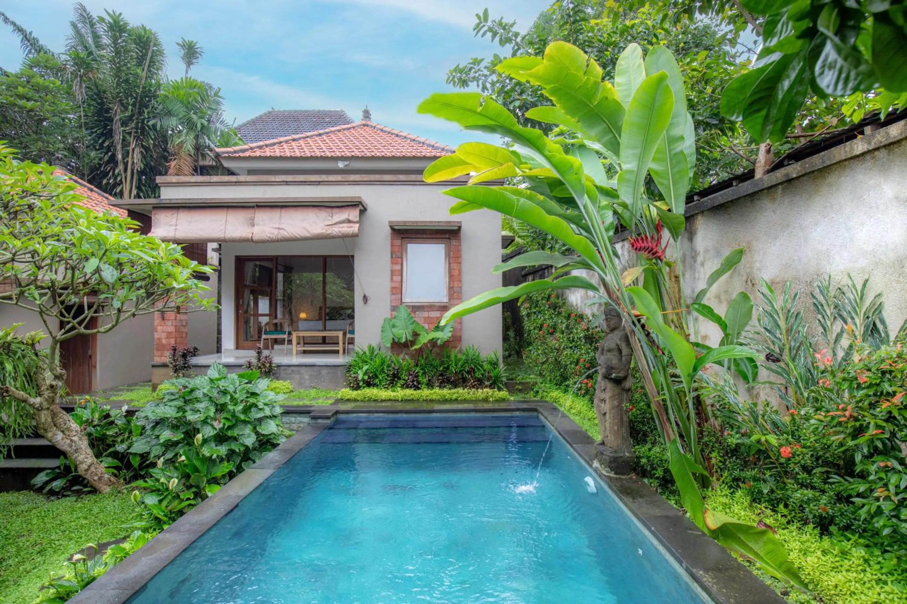 Swimming pool in Sari Bamboo Villas