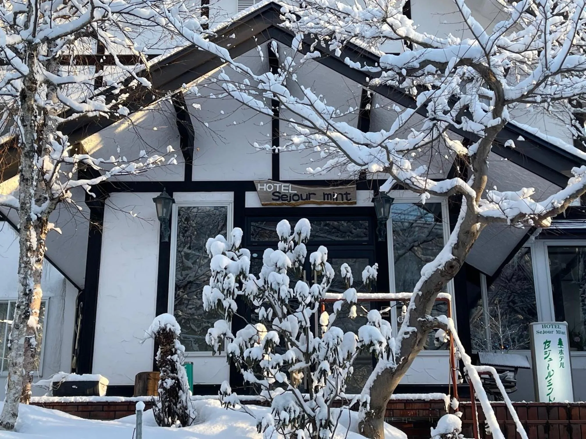 Property building in Hotel Sejour Mint in Hakuba