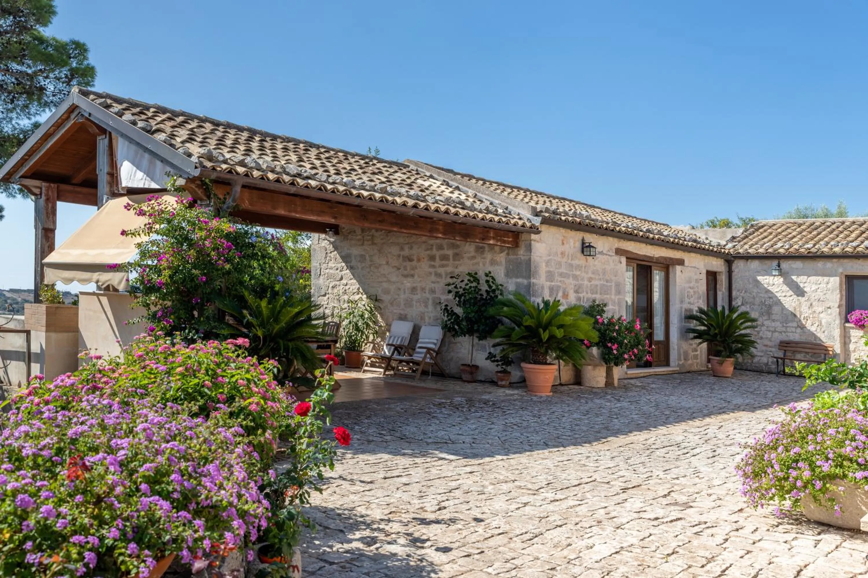 Property building in Il Flauto Magico