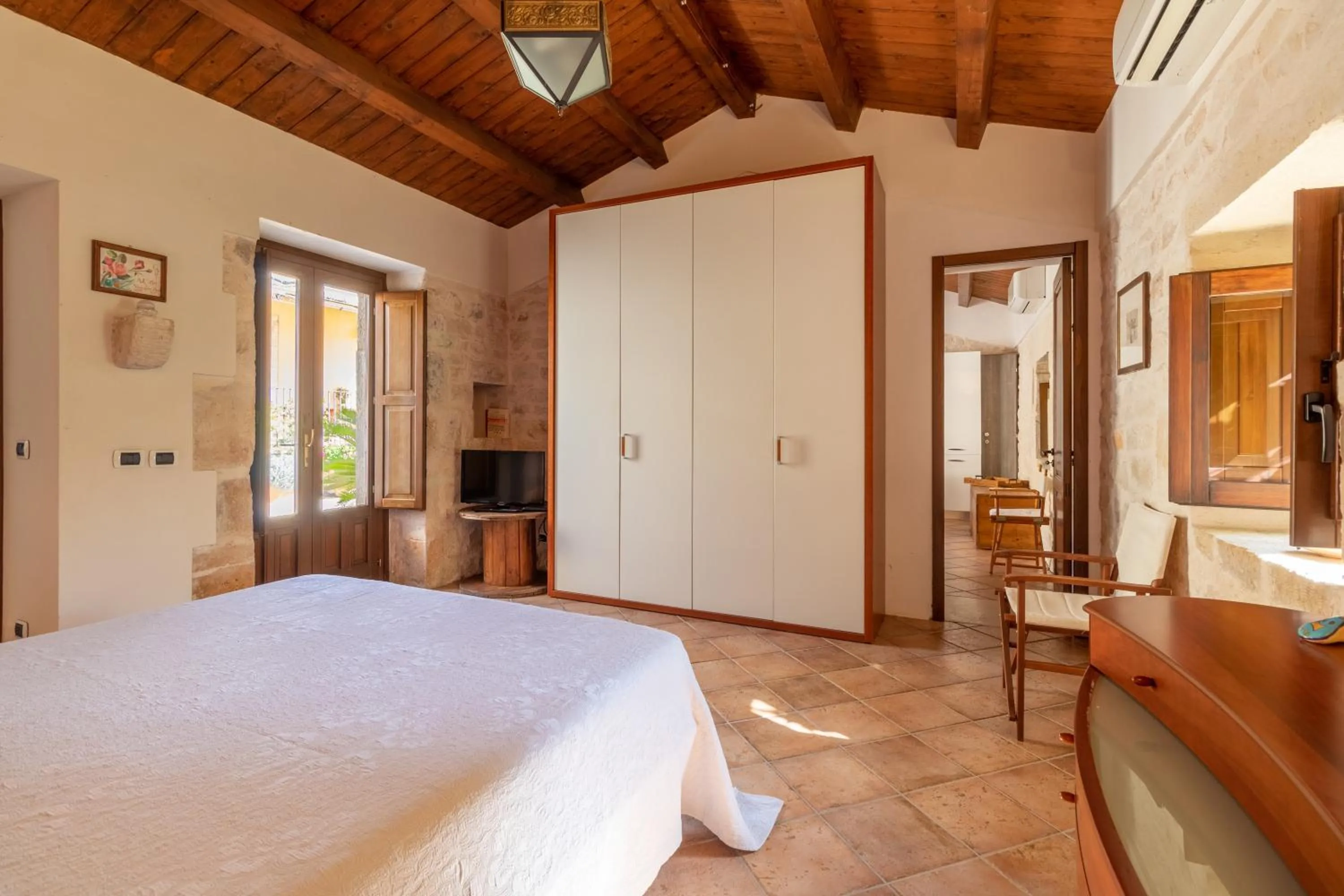 Property building, Bed in Il Flauto Magico