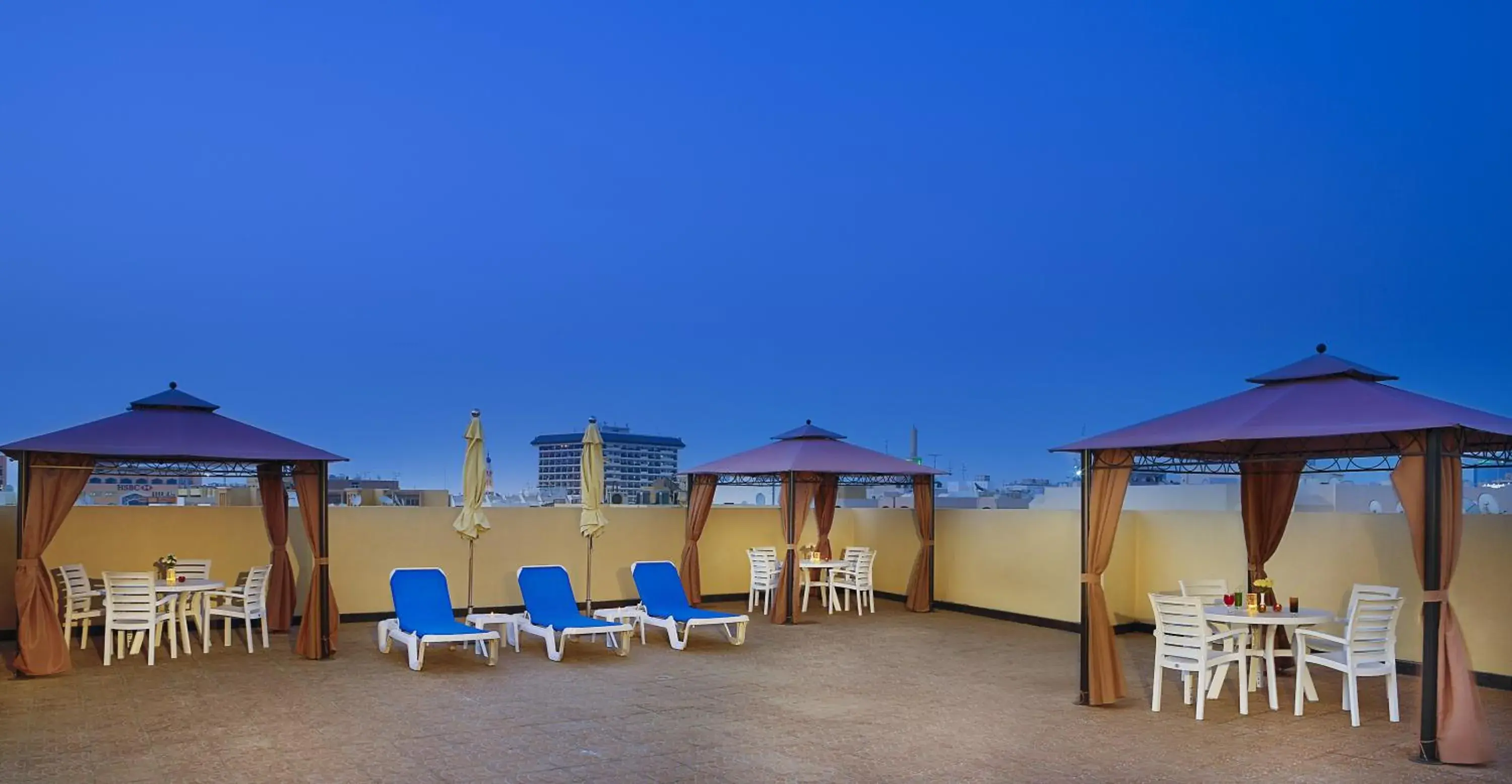 Swimming pool in Gateway Hotel Swimming pool in Gateway Hotel