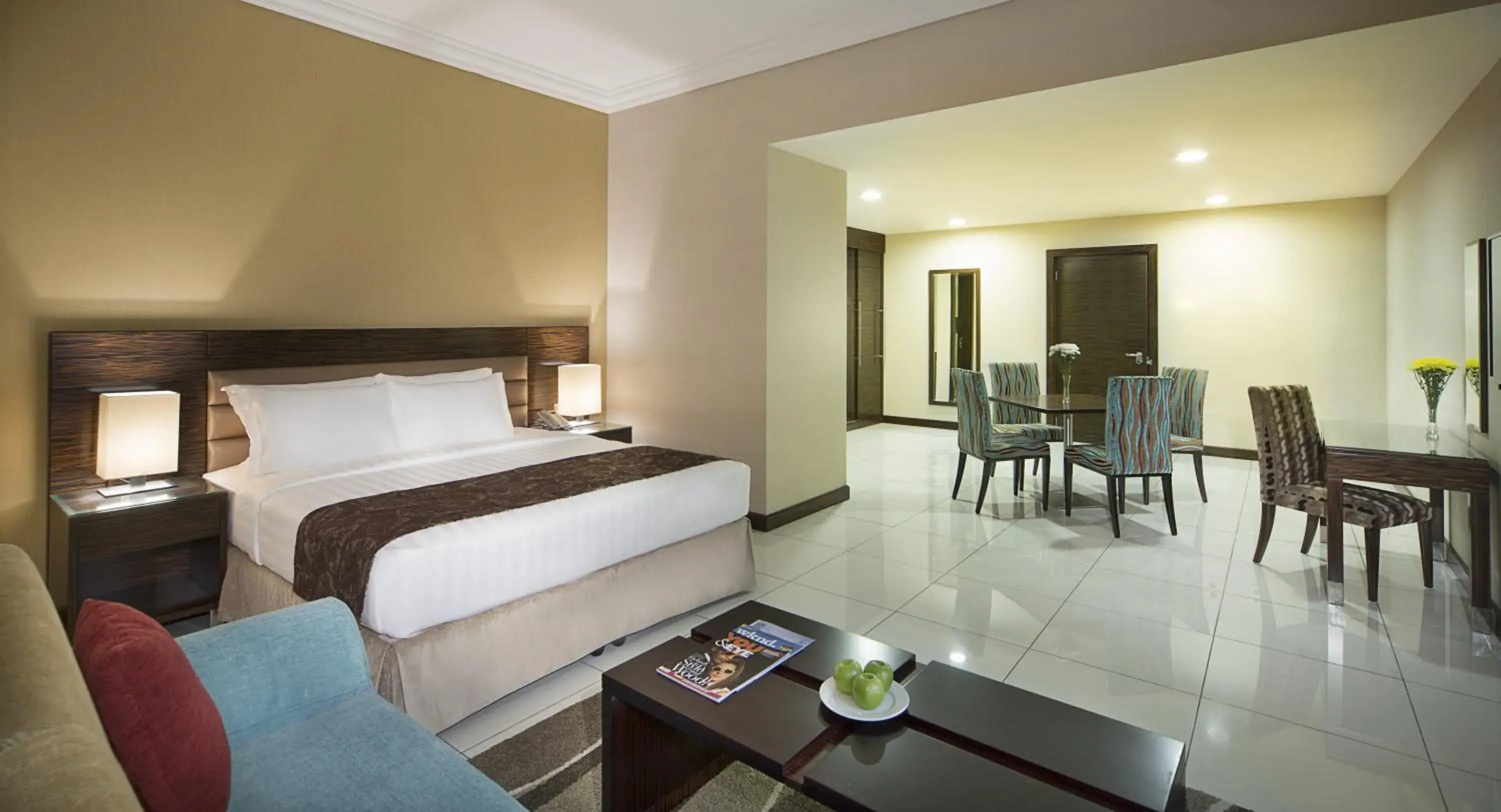 Photo of the whole room, Bed in Gateway Hotel Photo of the whole room, Bed in Gateway Hotel