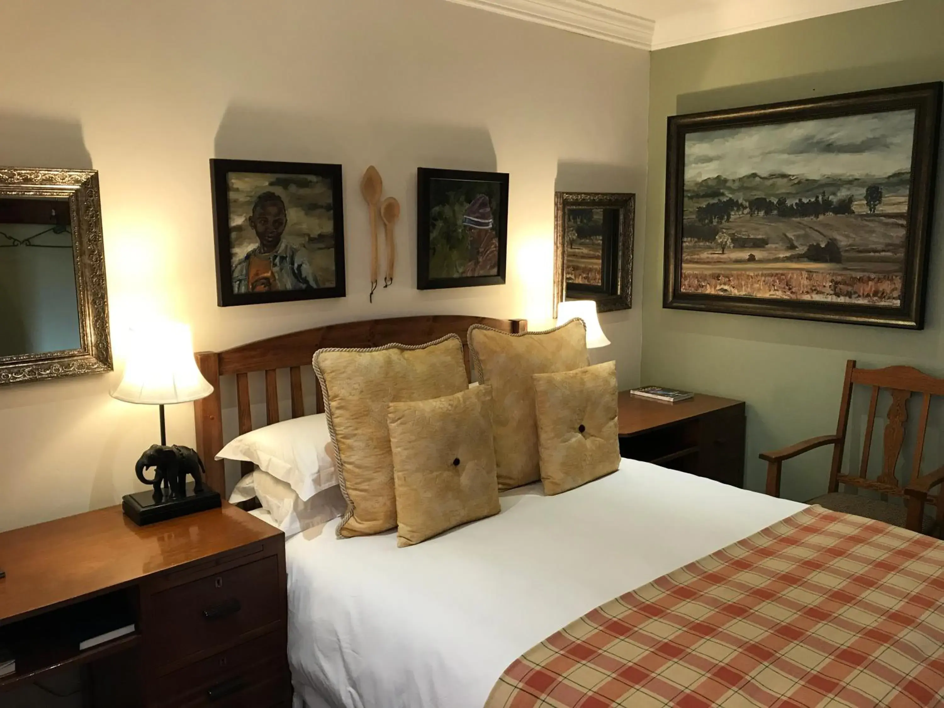 Double Room with Garden View in The Crown Guest House Double Room with Garden View in The Crown Guest House