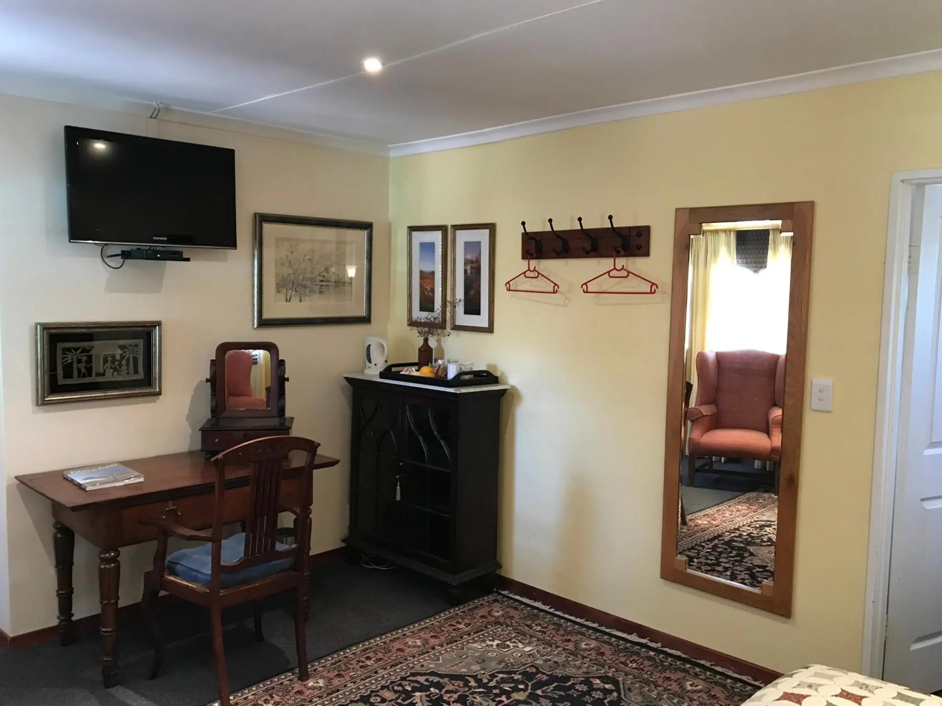 Deluxe Double or Twin Room in The Crown Guest House Deluxe Double or Twin Room in The Crown Guest House