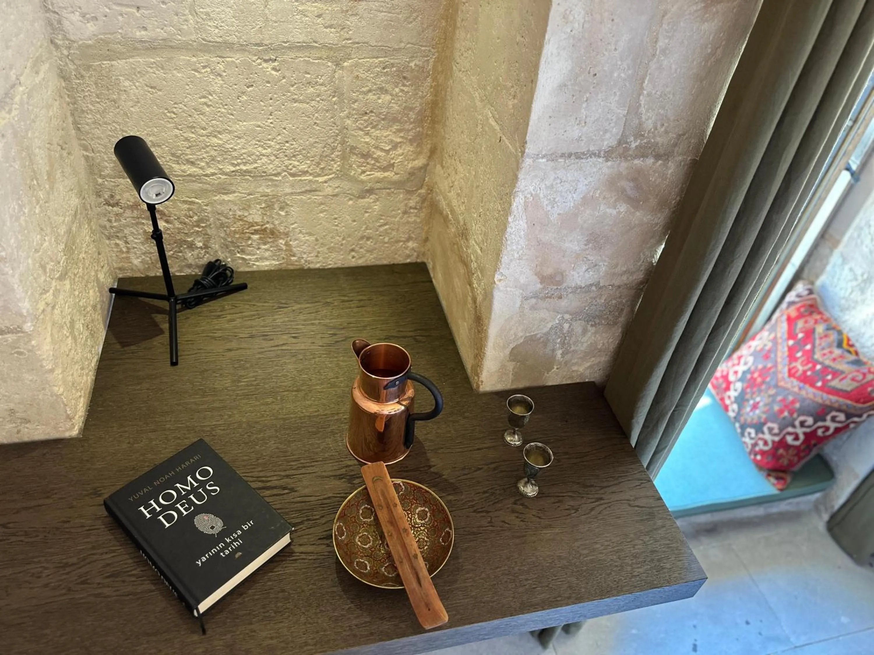 Photo of the whole room in Mirsoum Han