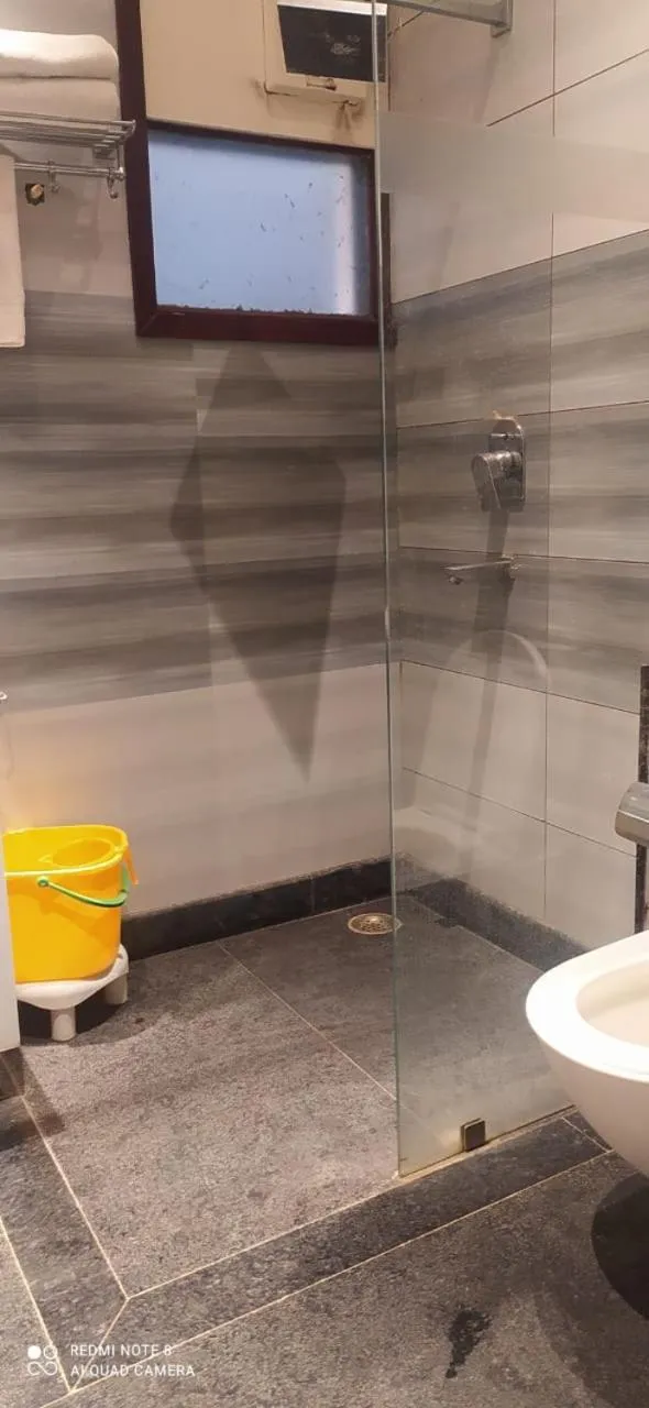 Shower in Hotel Atlantis