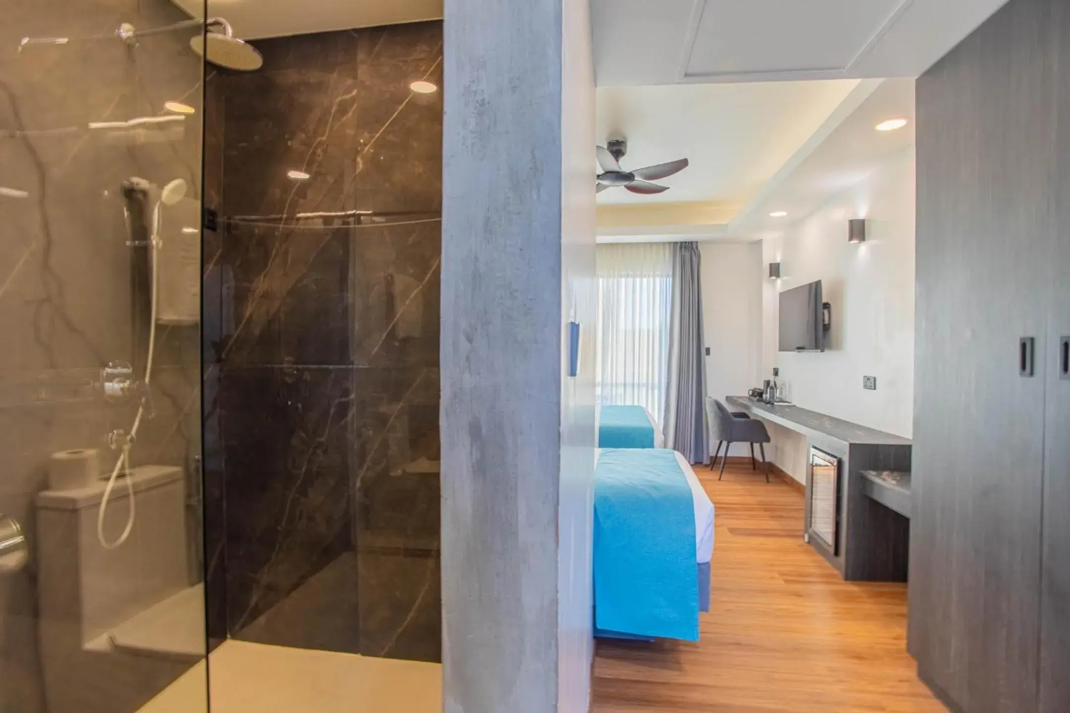 Shower in Whaleshark Beach Shower in Whaleshark Beach