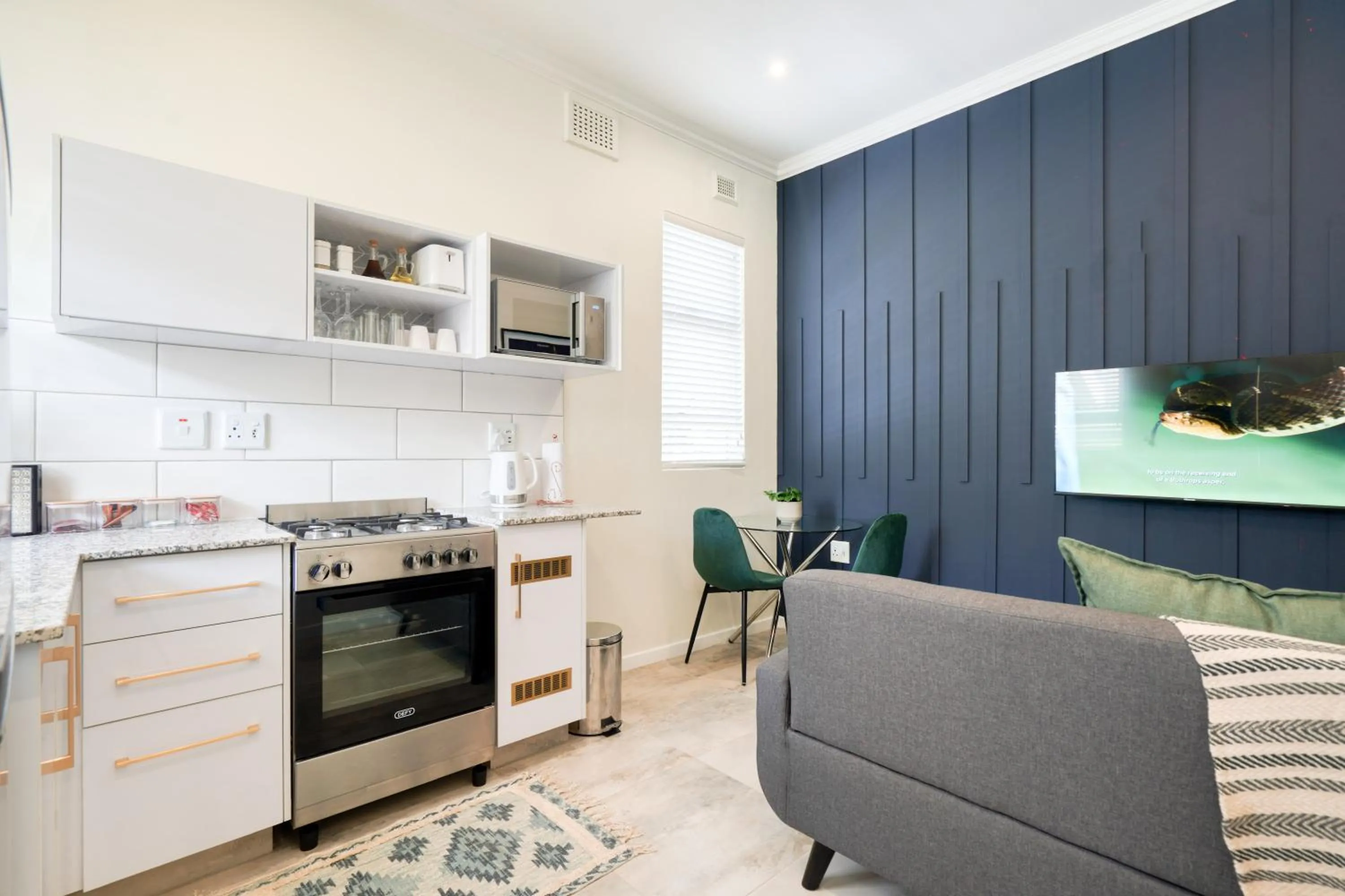 One-Bedroom Apartment in Hampton Collection - Contemporary 3 Sleeper Serviced Apartment with Pool