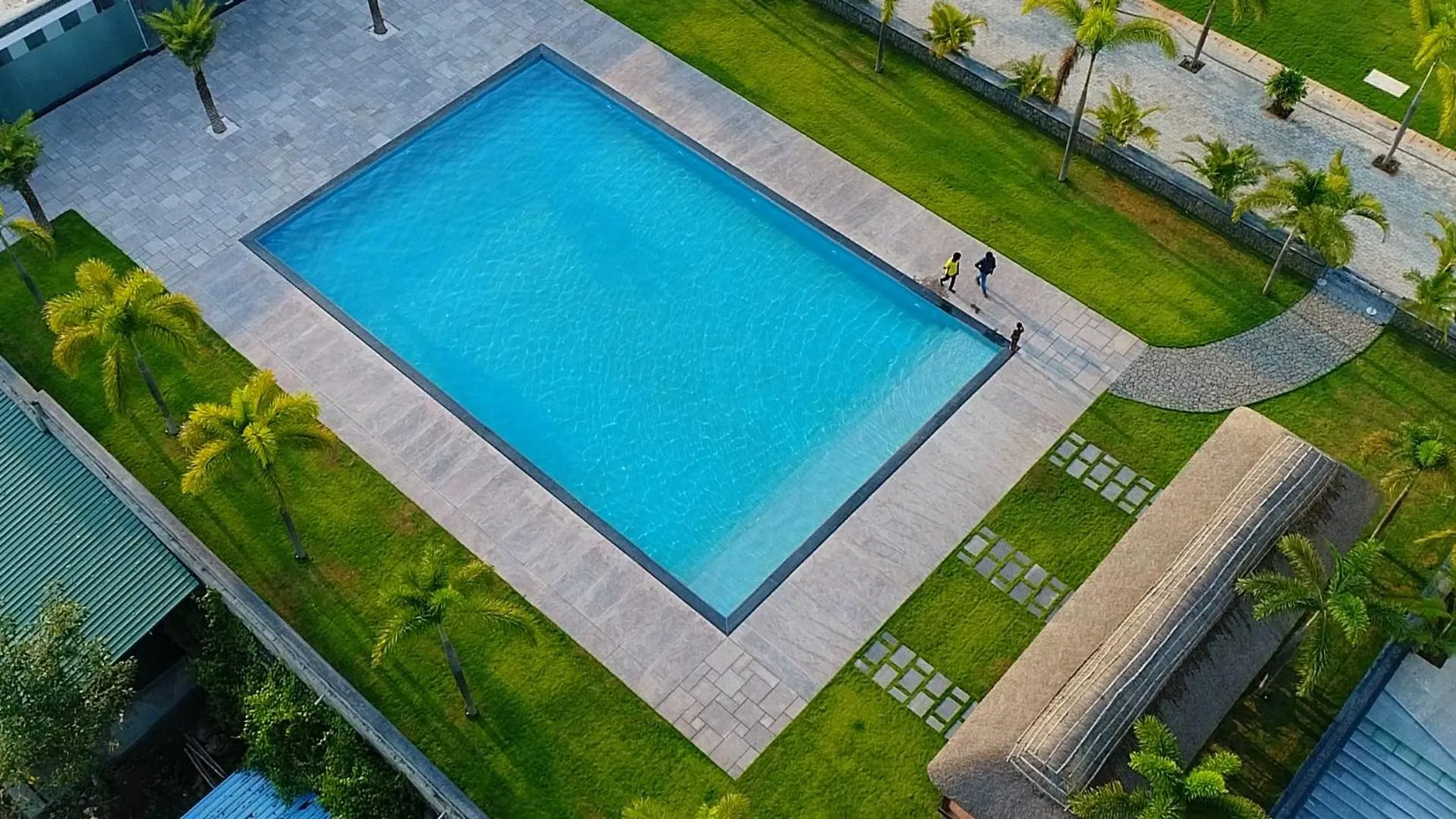 Swimming pool in GVS Club & Forest Meadows
