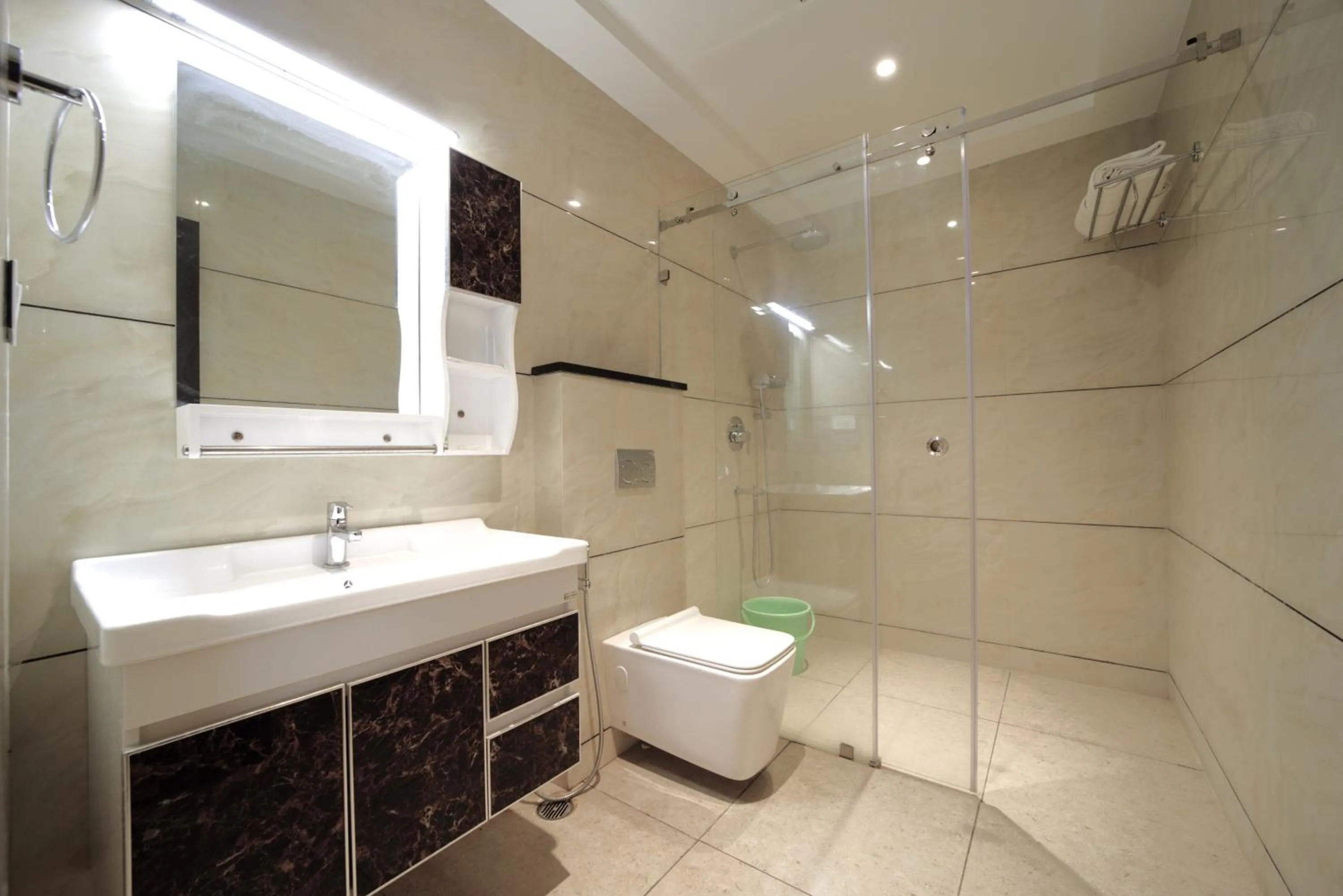 Shower in GVS Club & Forest Meadows