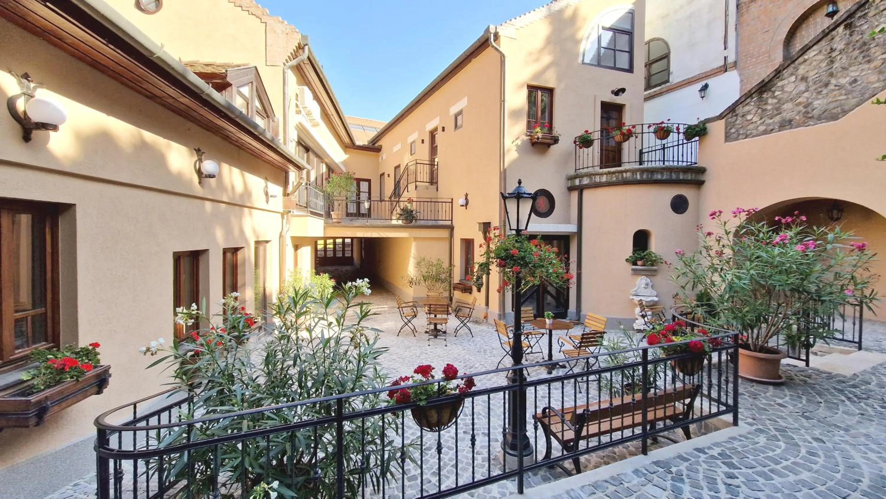 Red Lion Pub & Apartments Szentendre