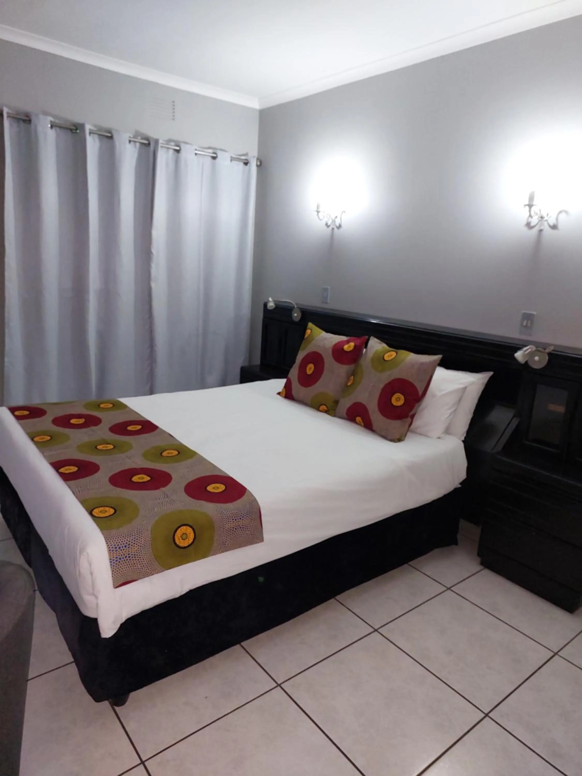 Bed in Fairway Guest Lodge