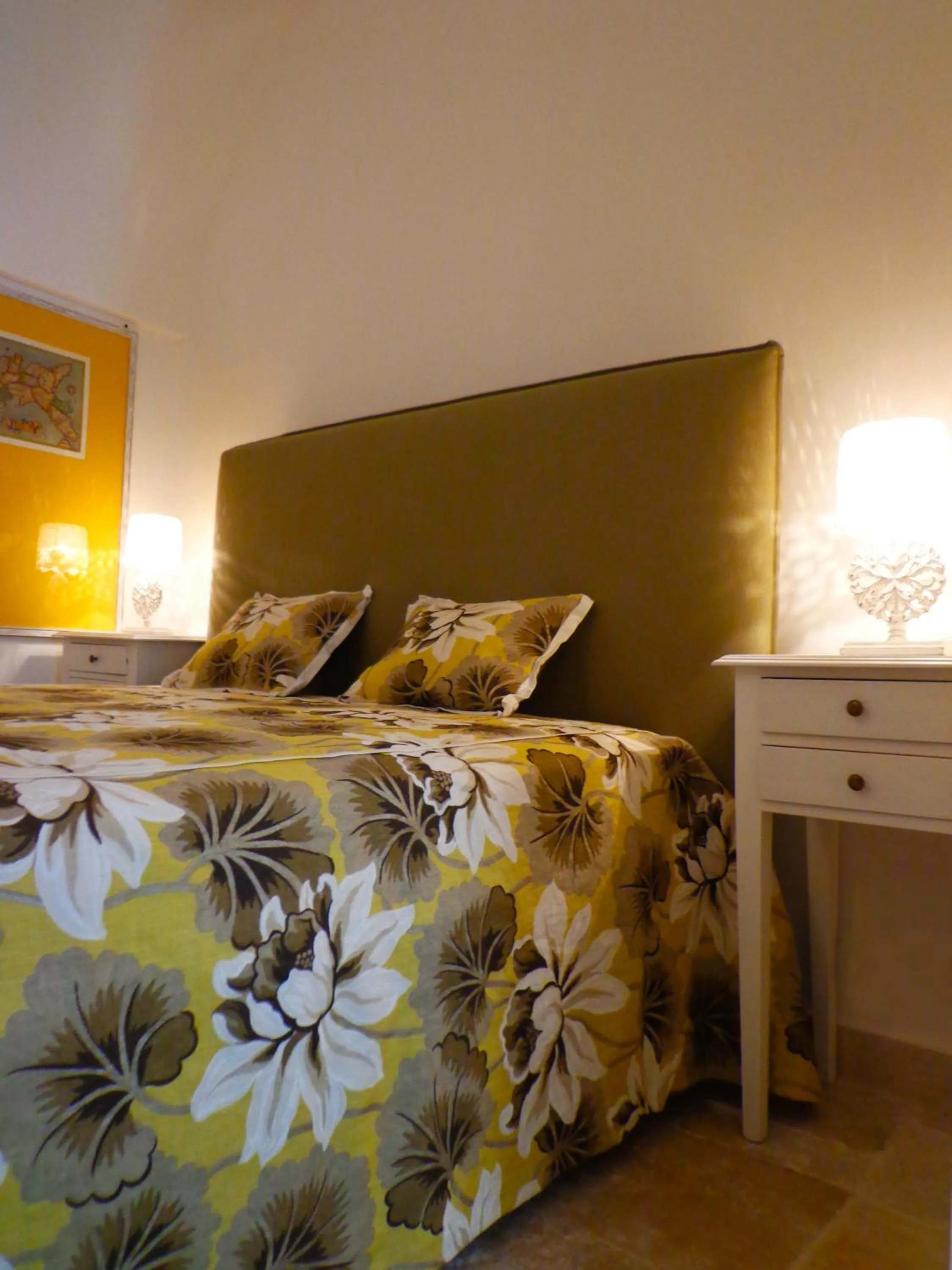 Decorative detail, Bed in B&B Relais Del Senatore