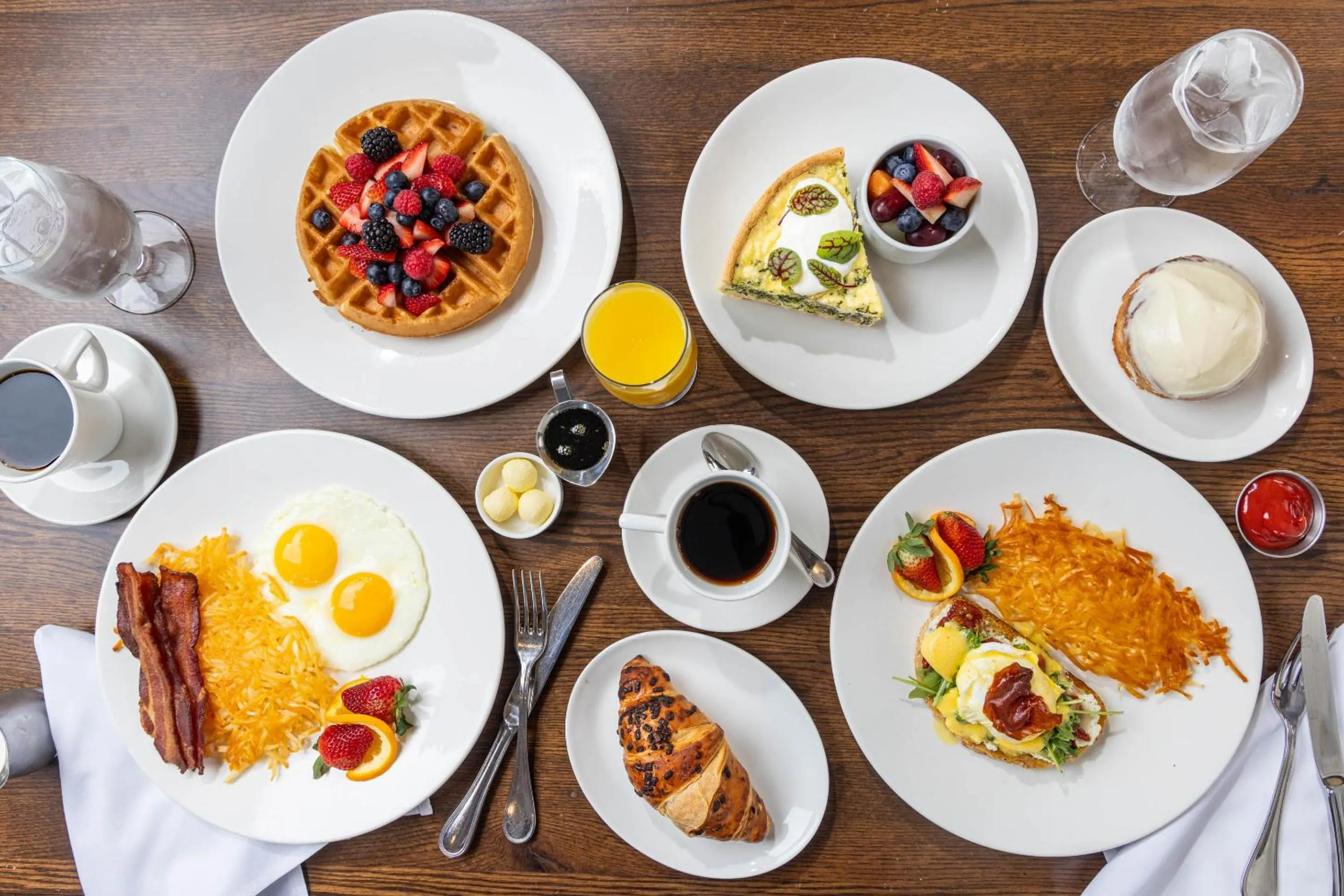 Restaurant/places to eat in The H Hotel