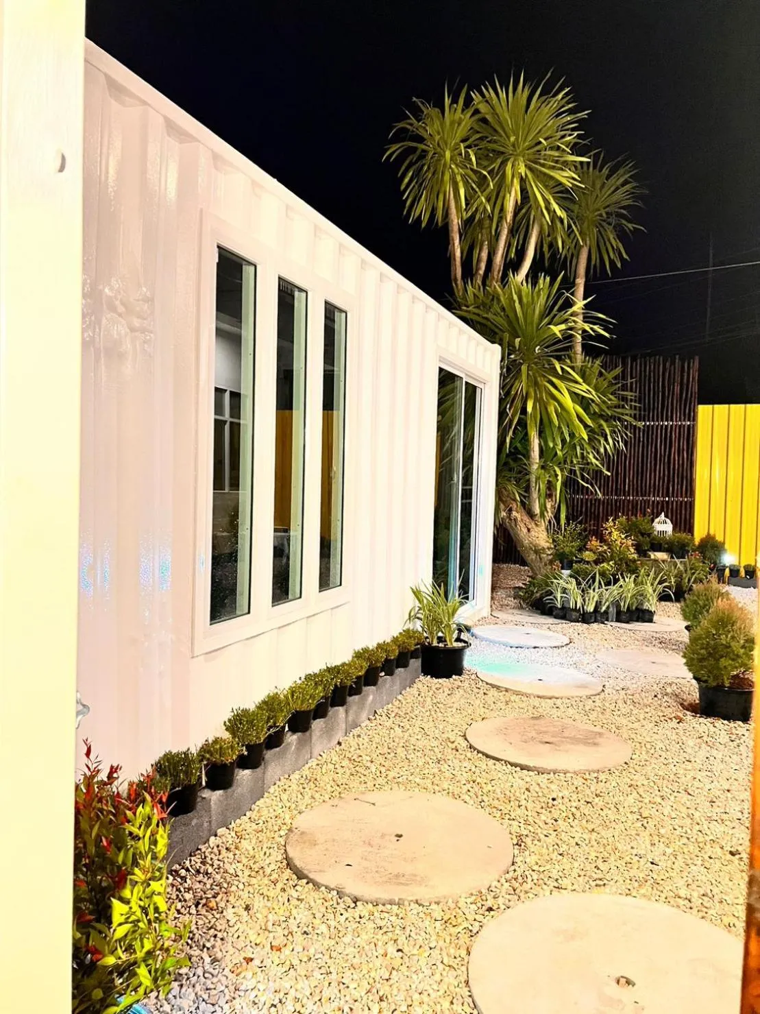 Garden in Triple J hotel Trang