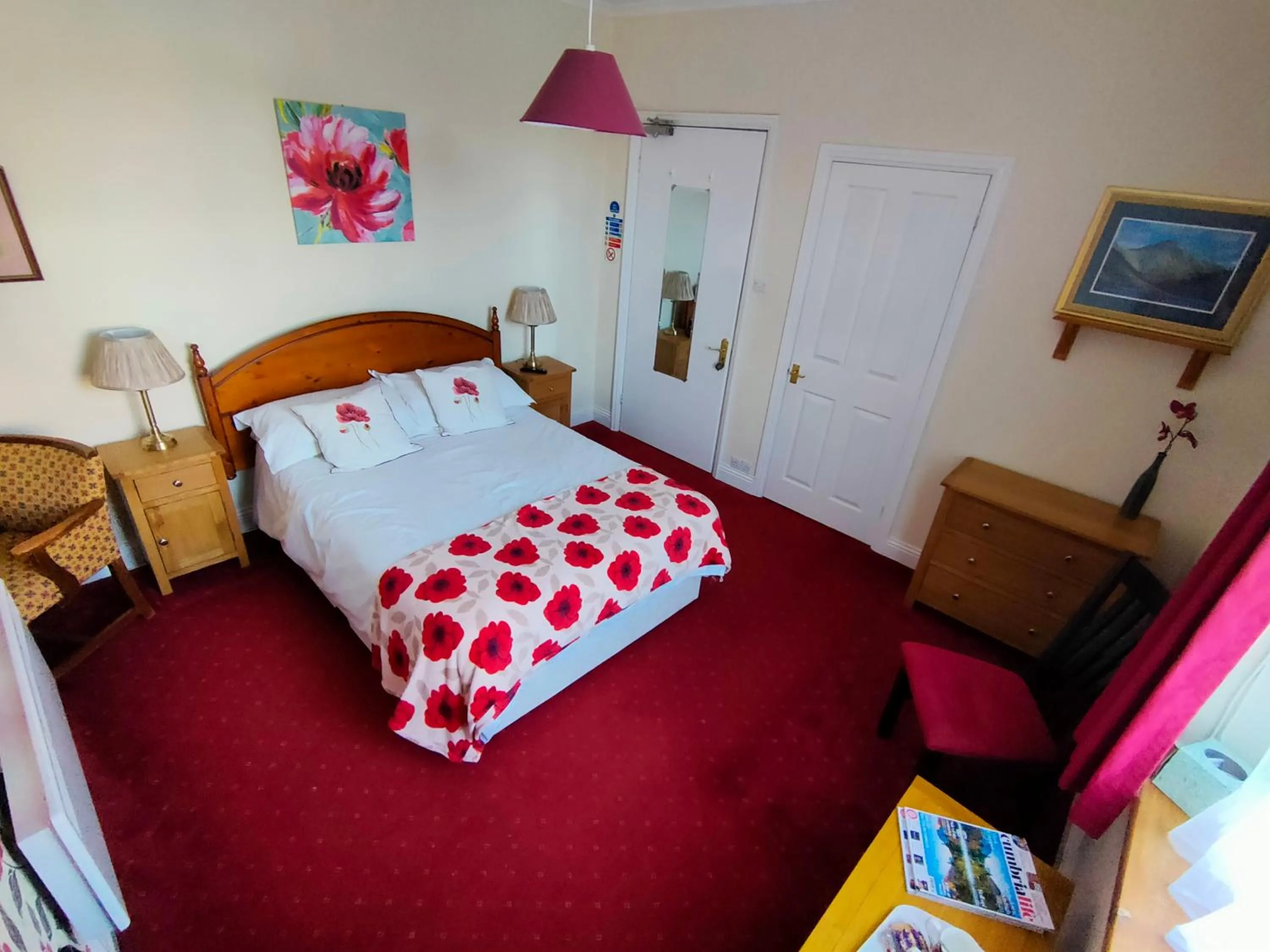 Photo of the whole room, Bed in Bluestones