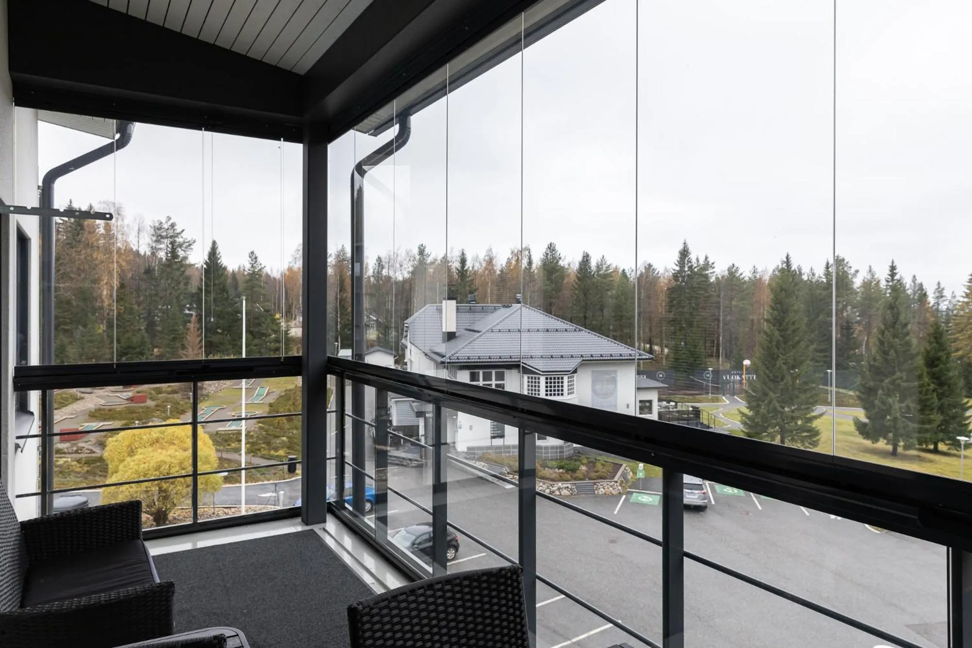 Spring in Aateli Lakeside Chalets - former Vuokatti Suites