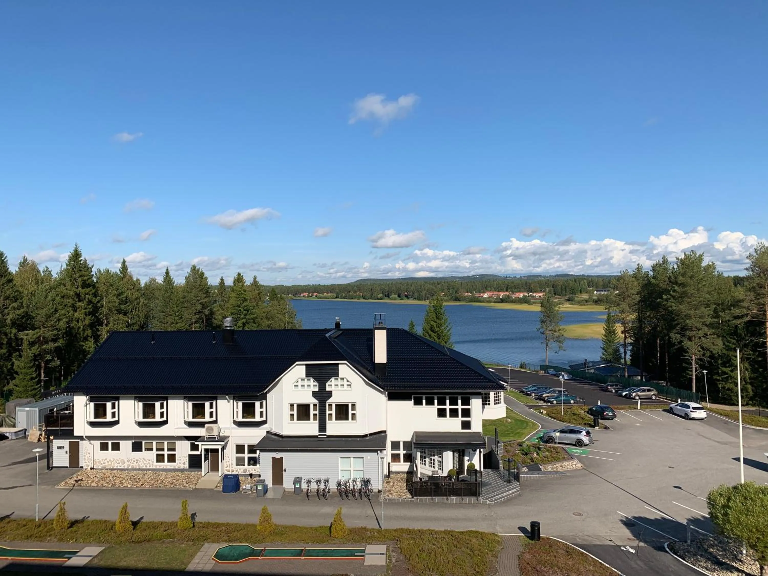 Garden view in Aateli Lakeside Chalets - former Vuokatti Suites