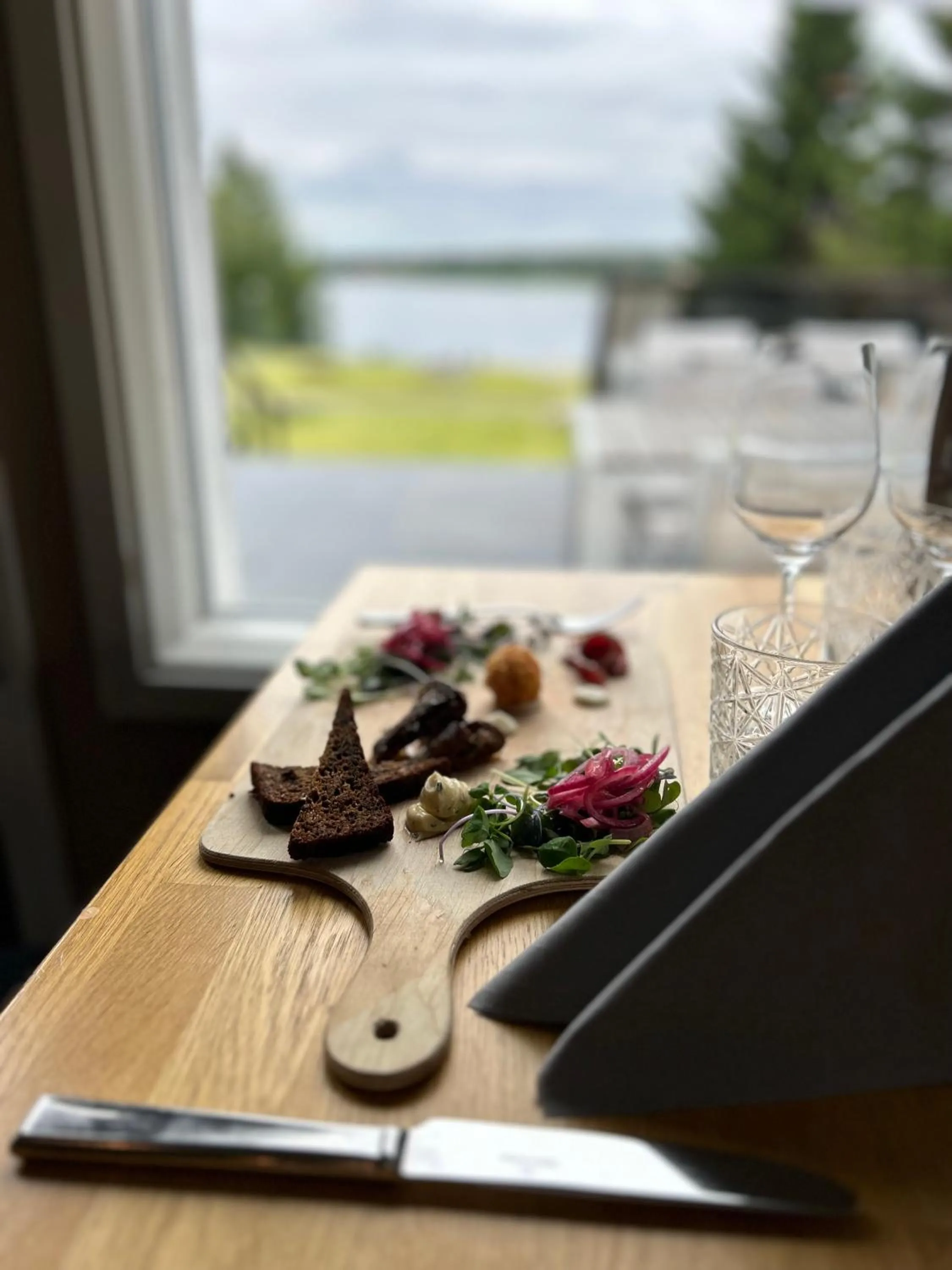 Restaurant/places to eat in Aateli Lakeside Chalets - former Vuokatti Suites