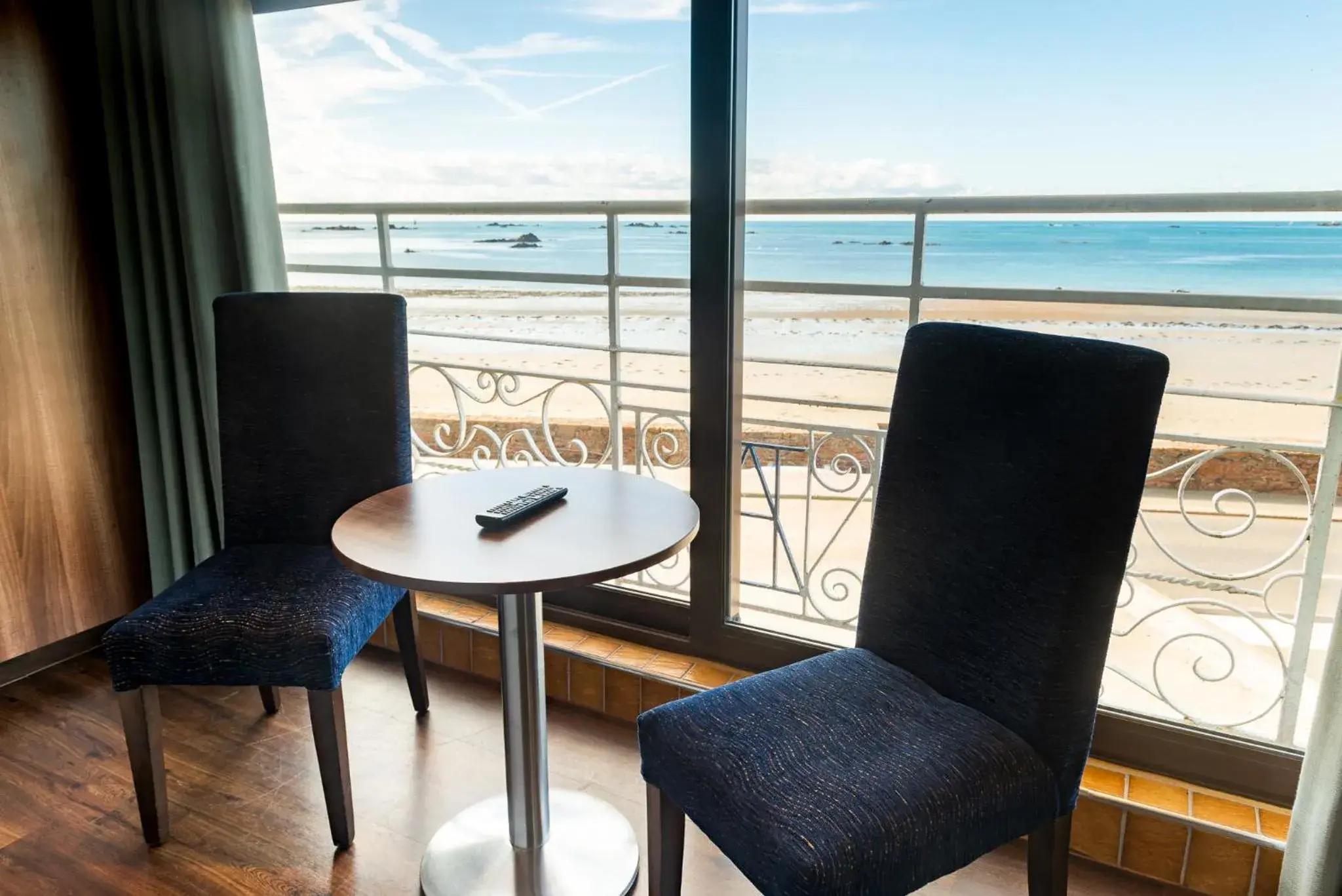 Double or Twin Room with Sea View in Hotel Ambassadeur Double or Twin Room with Sea View in Hotel Ambassadeur