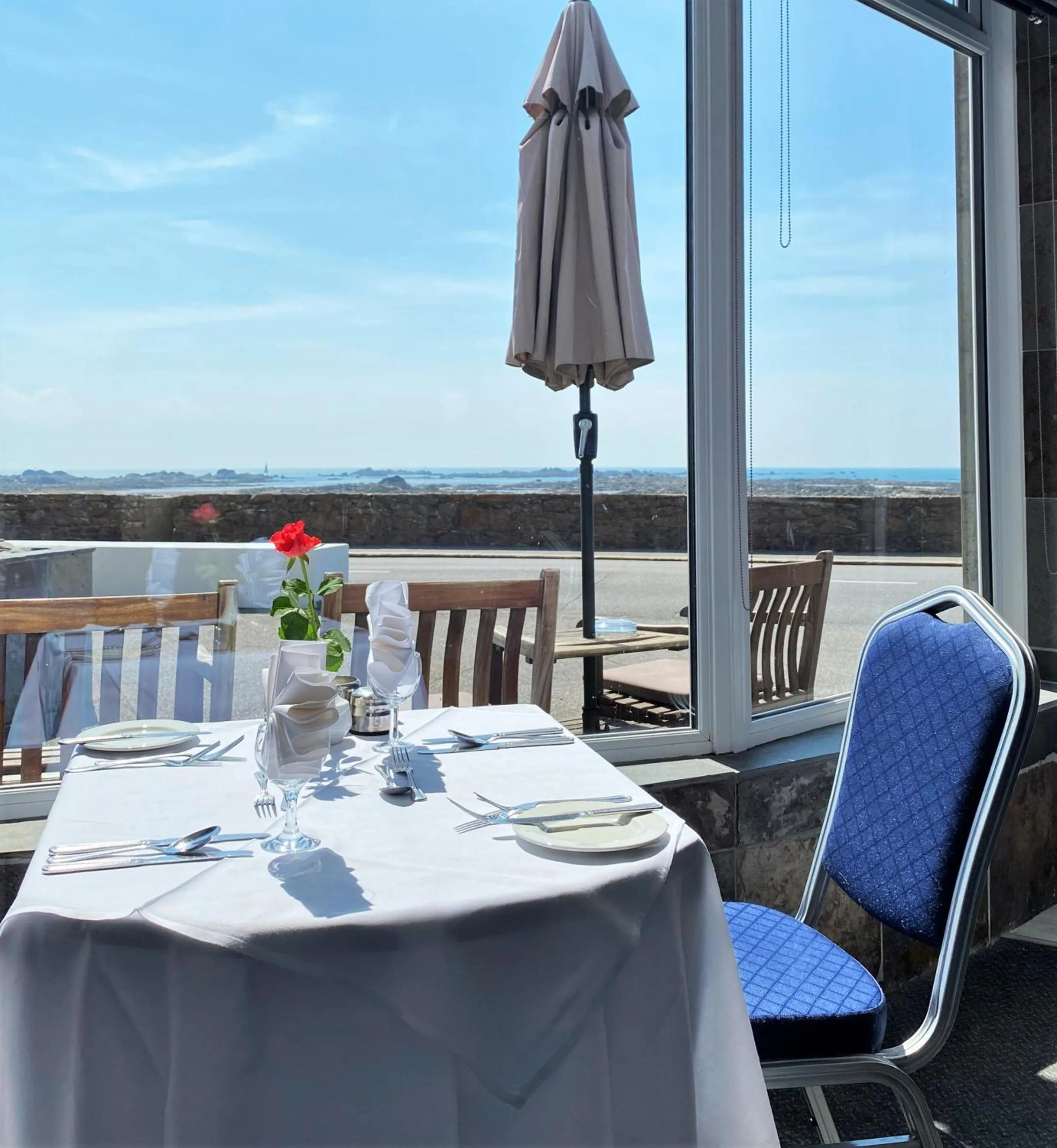 Restaurant/places to eat in Hotel Ambassadeur