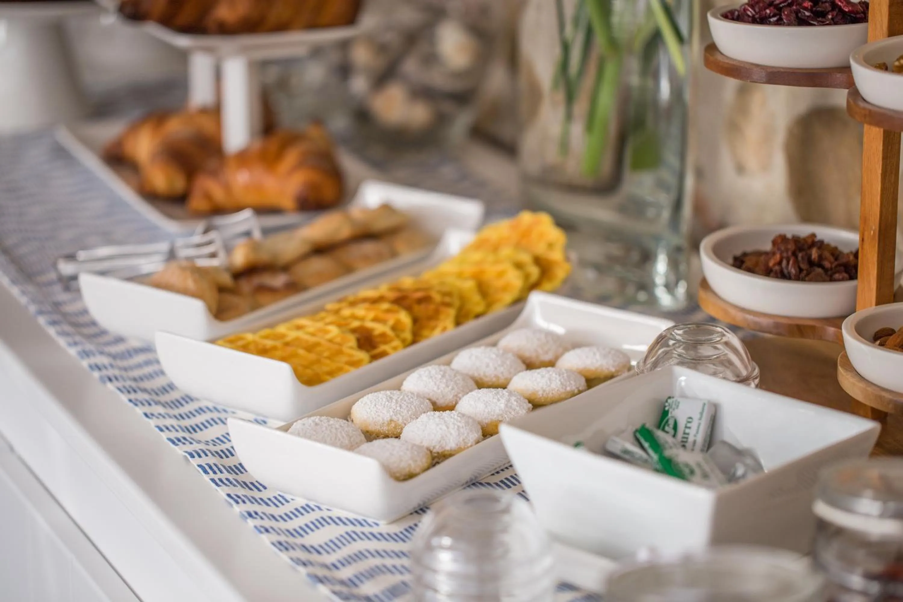 Buffet breakfast in Residenza Amblingh