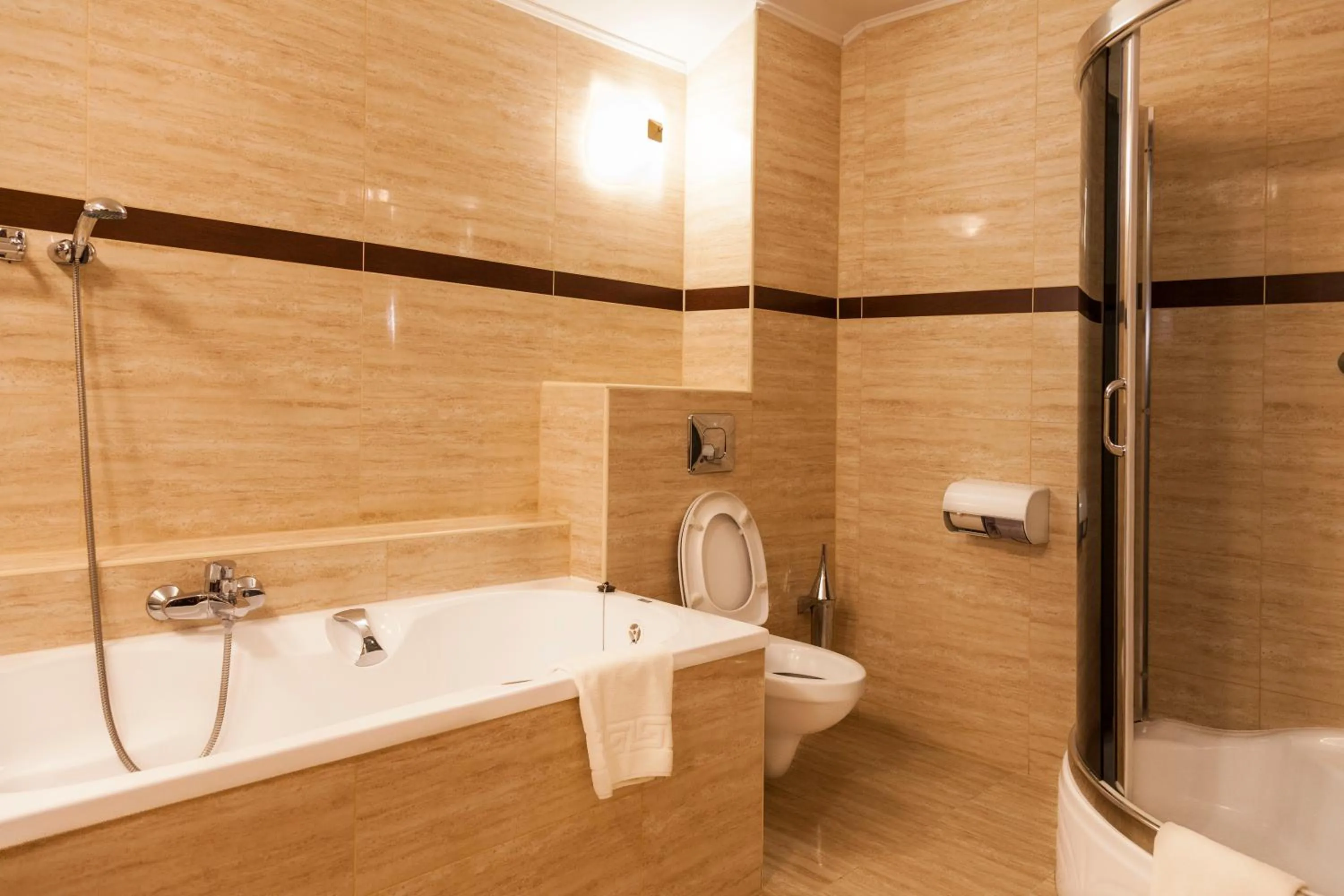 Shower in To Tu