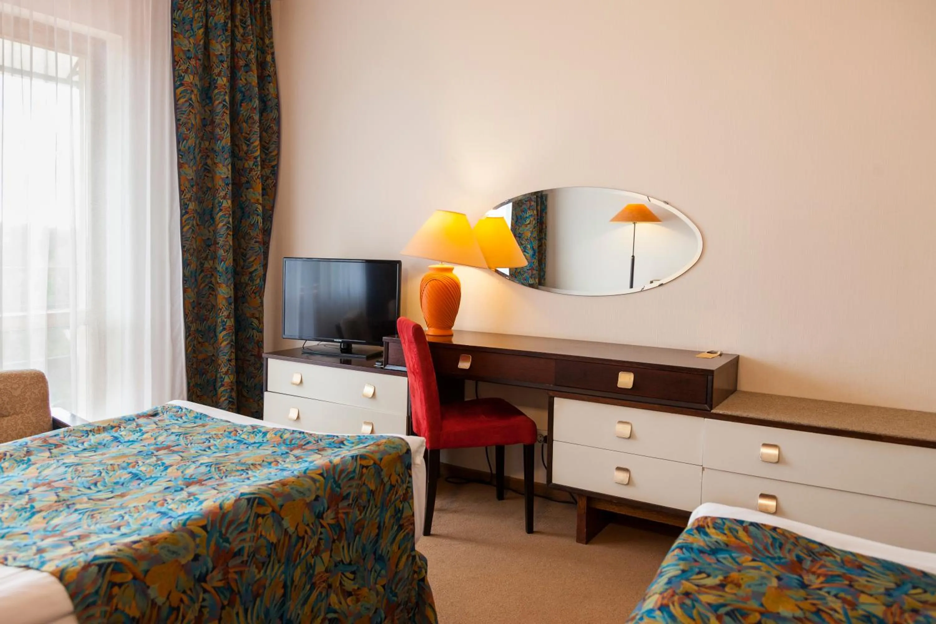 Bedroom, Bed in To Tu