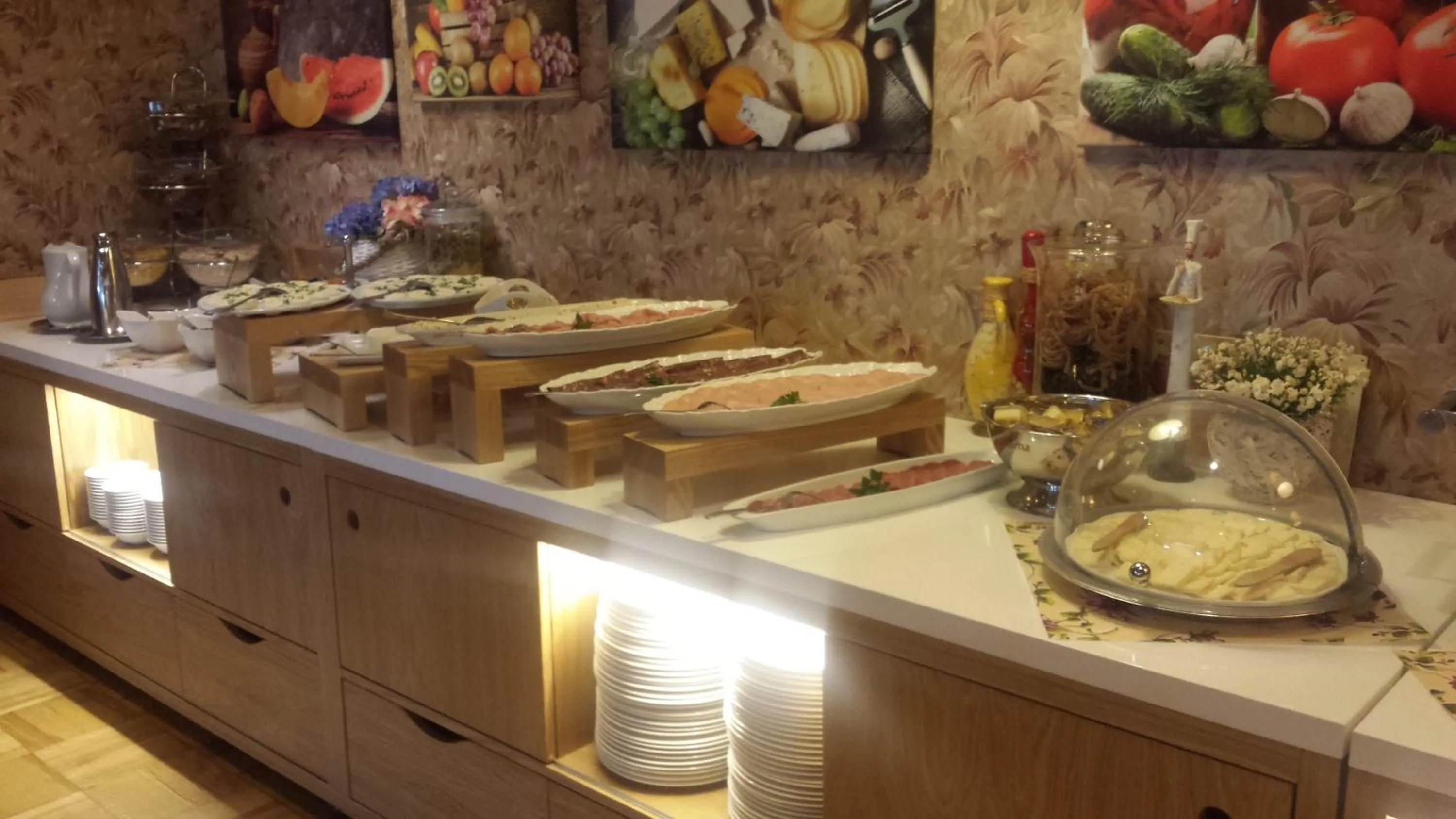 Buffet breakfast in To Tu