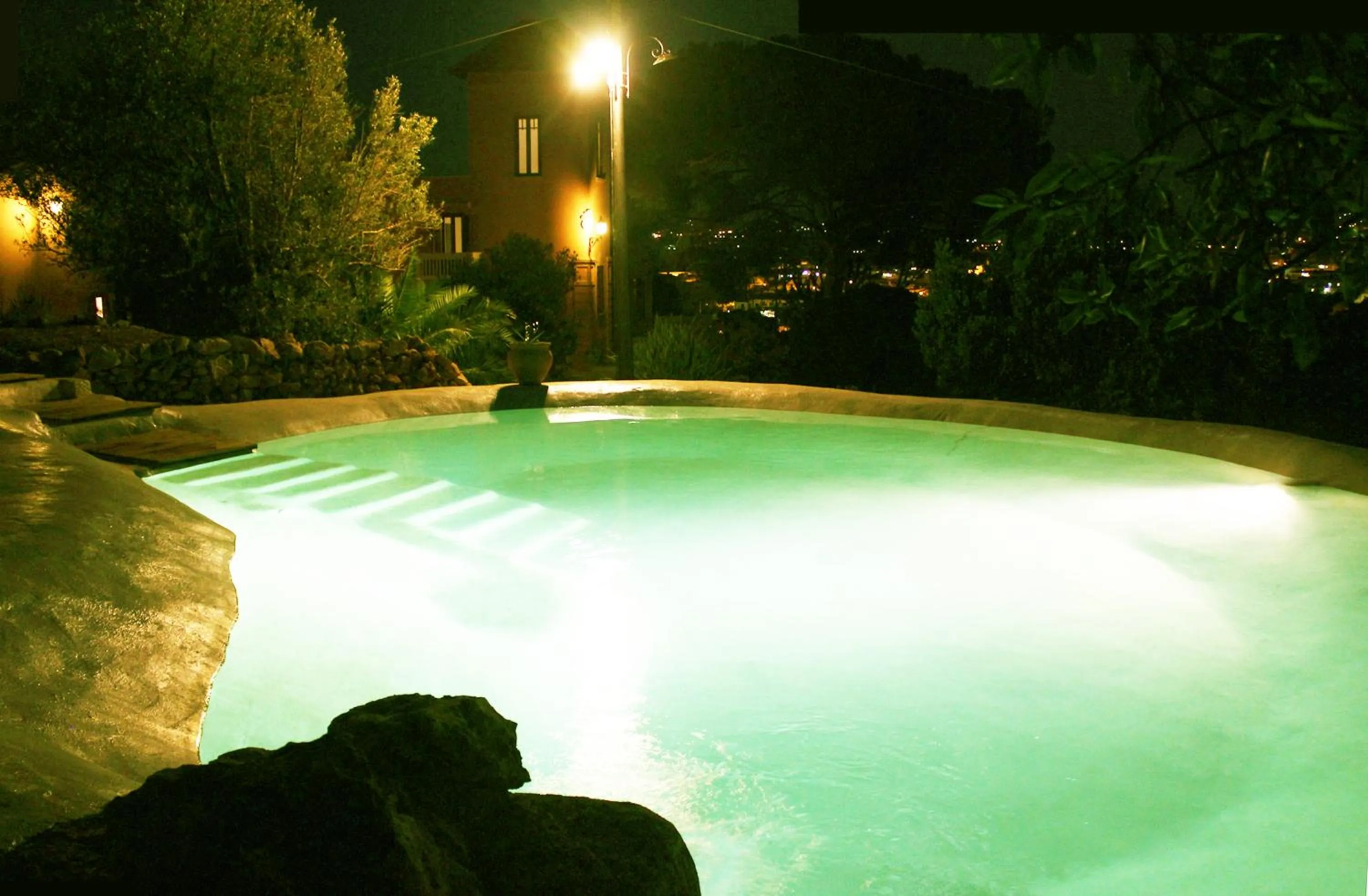 Night in Villa Paladino Solunto