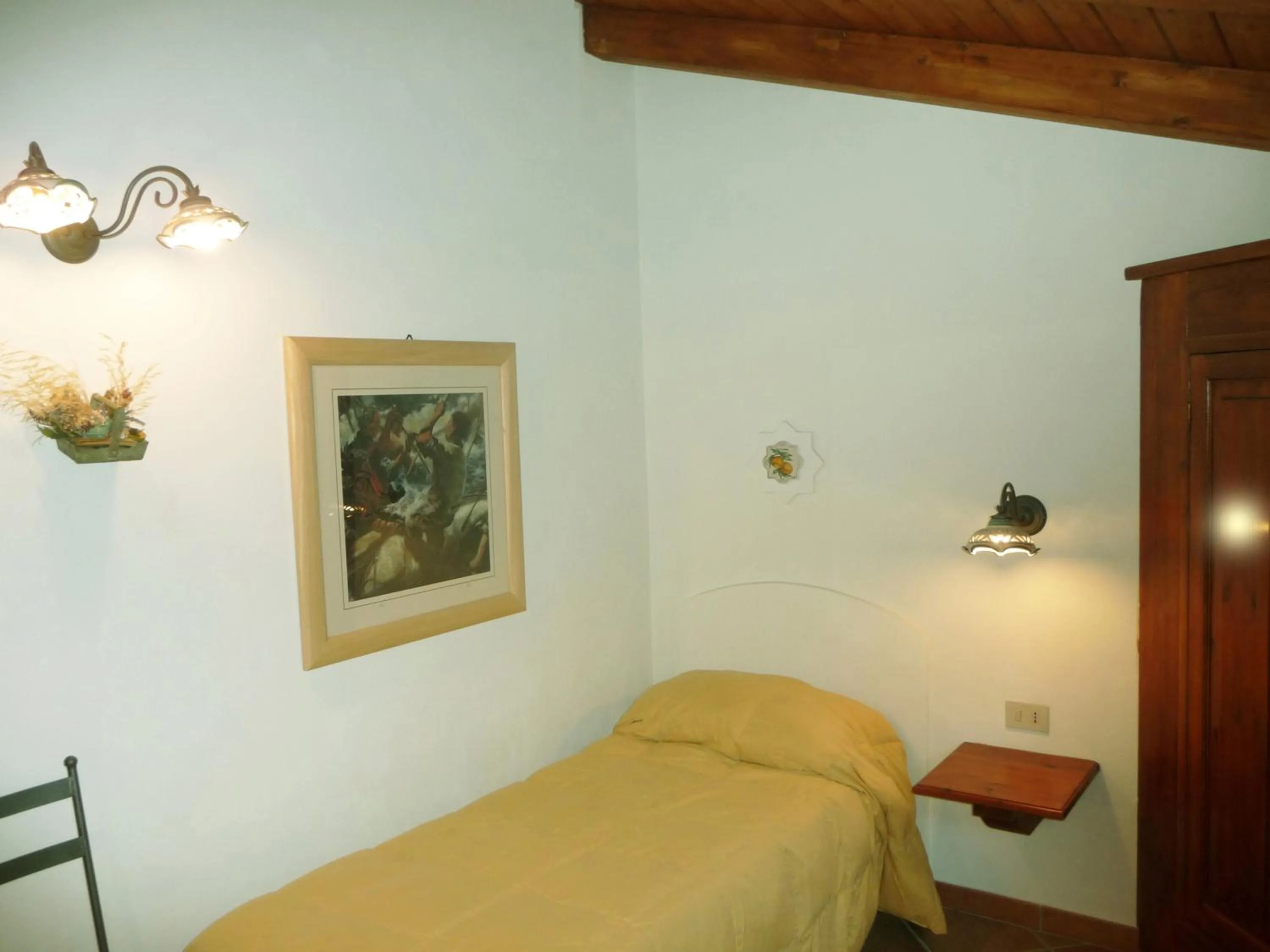 Decorative detail, Bed in Villa Paladino Solunto