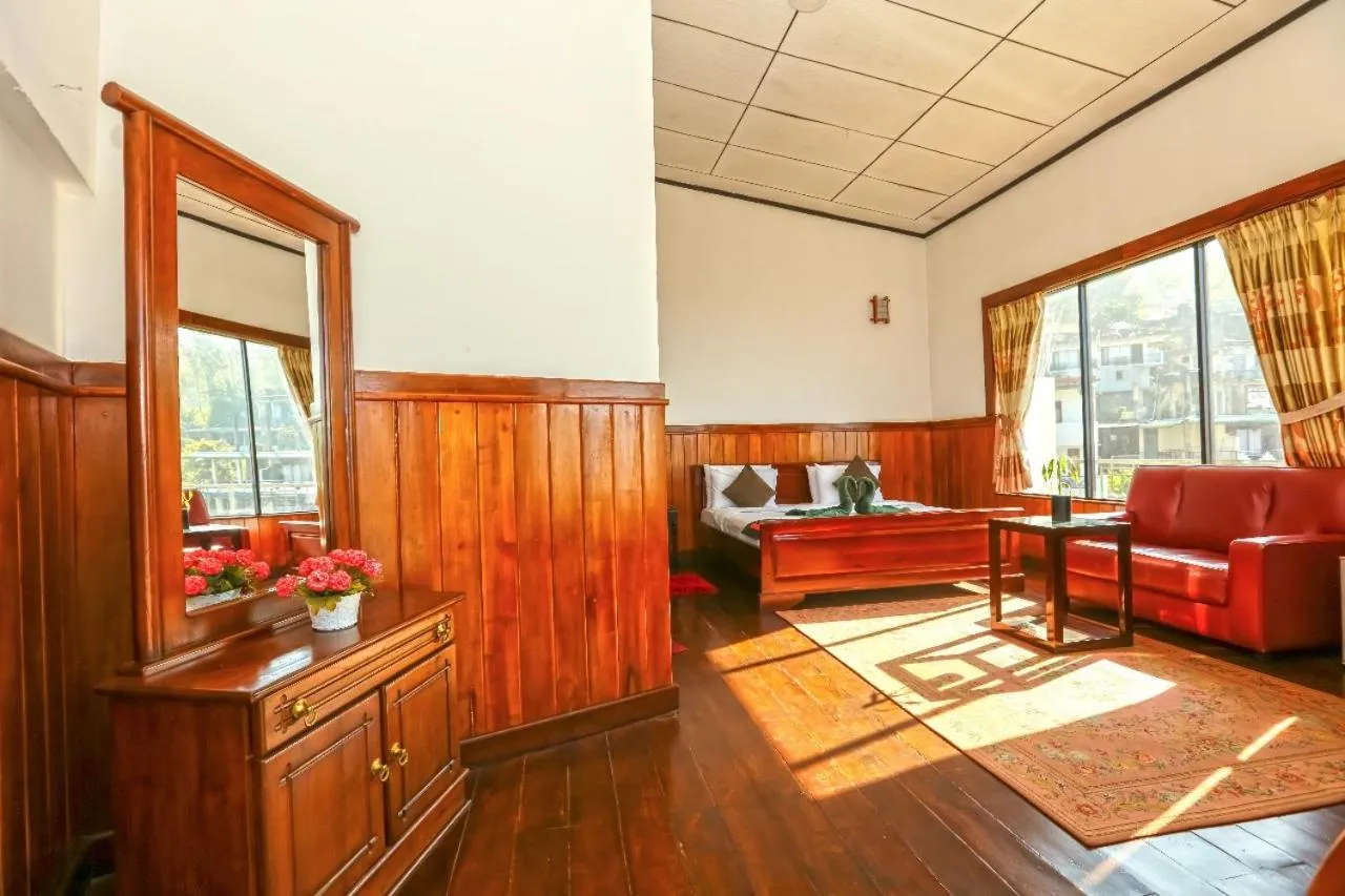 Srilak View Holiday Inn