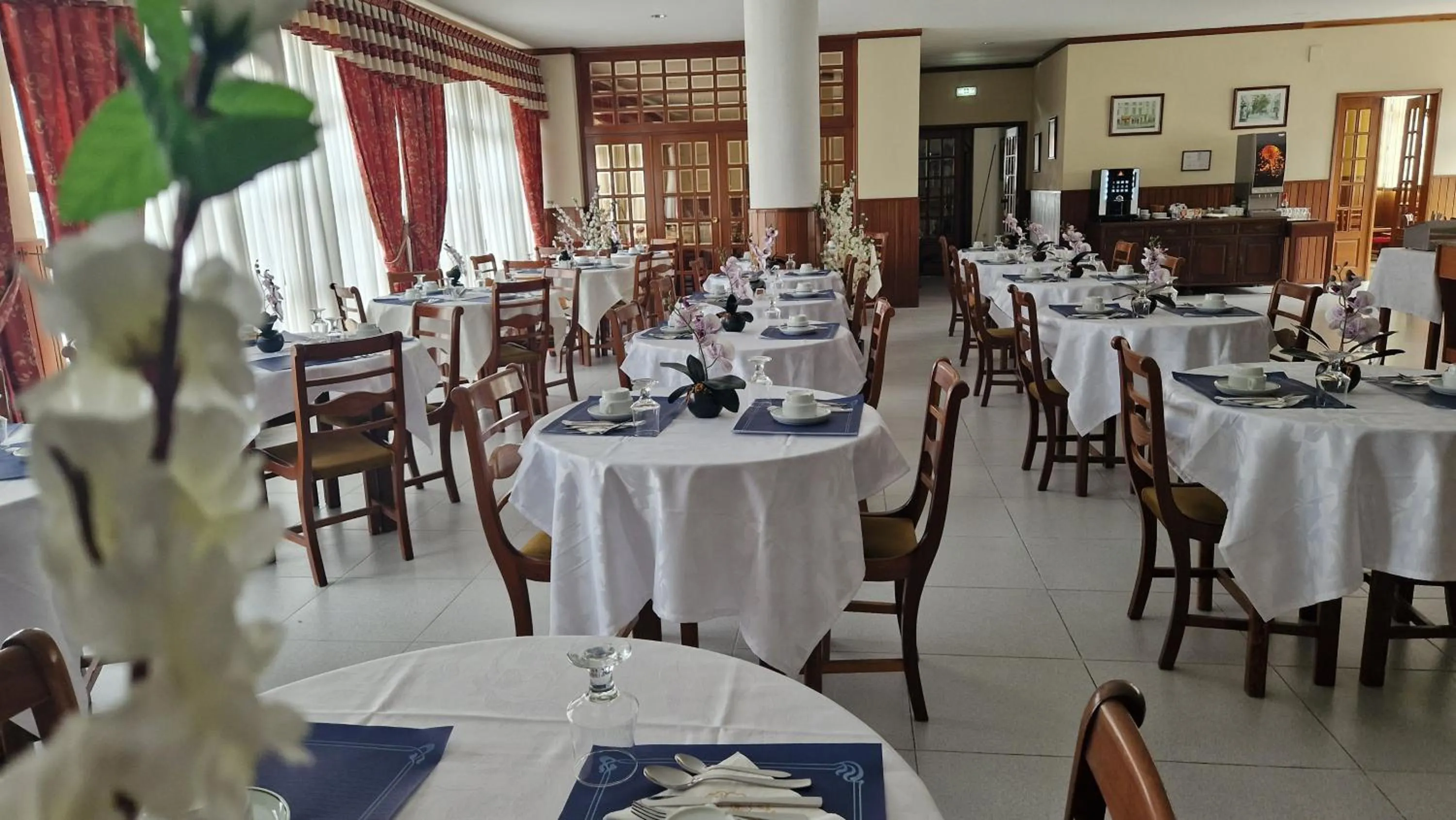 Buffet breakfast in Hotel Peninsular