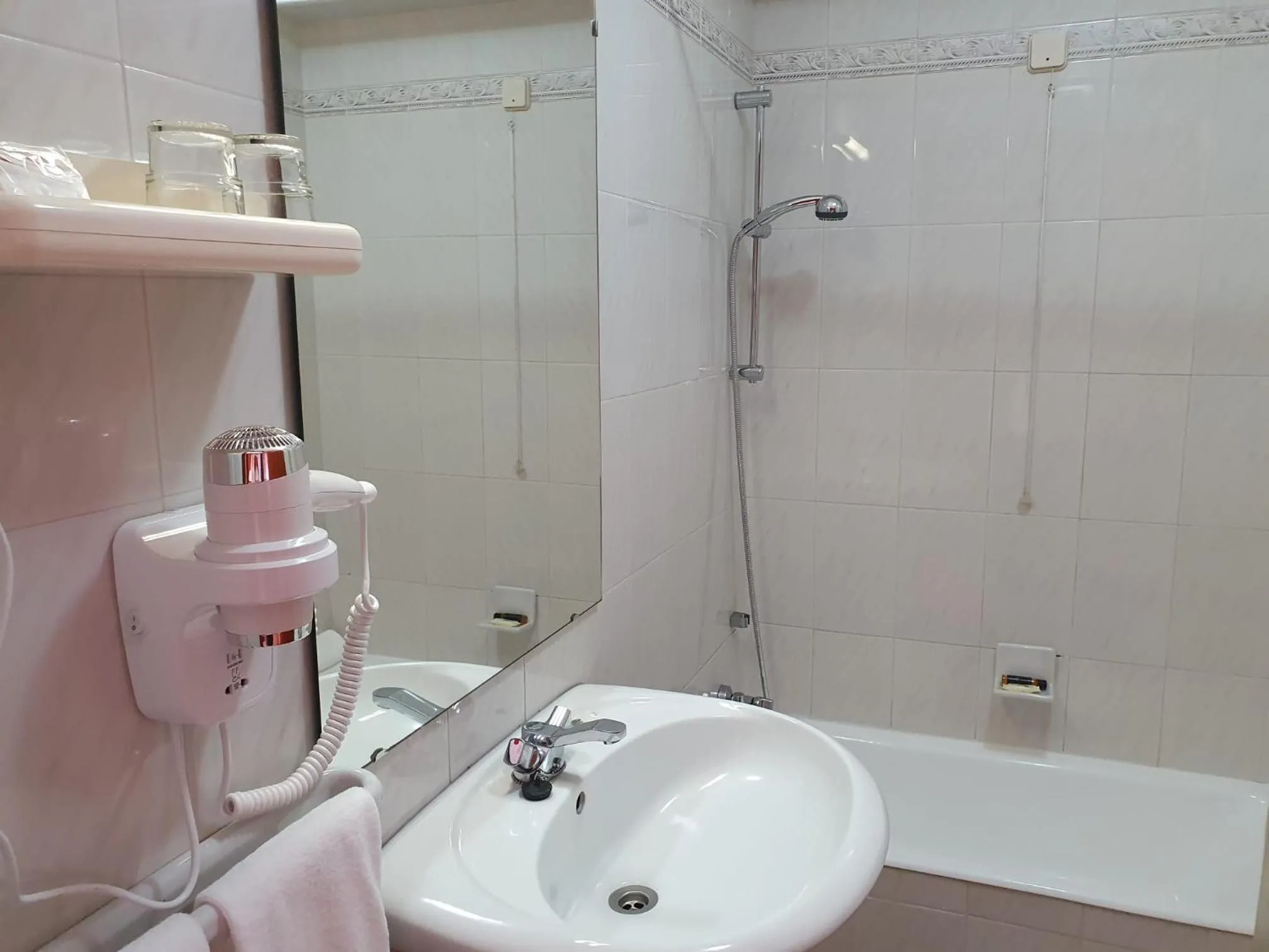 Shower in Hotel Peninsular