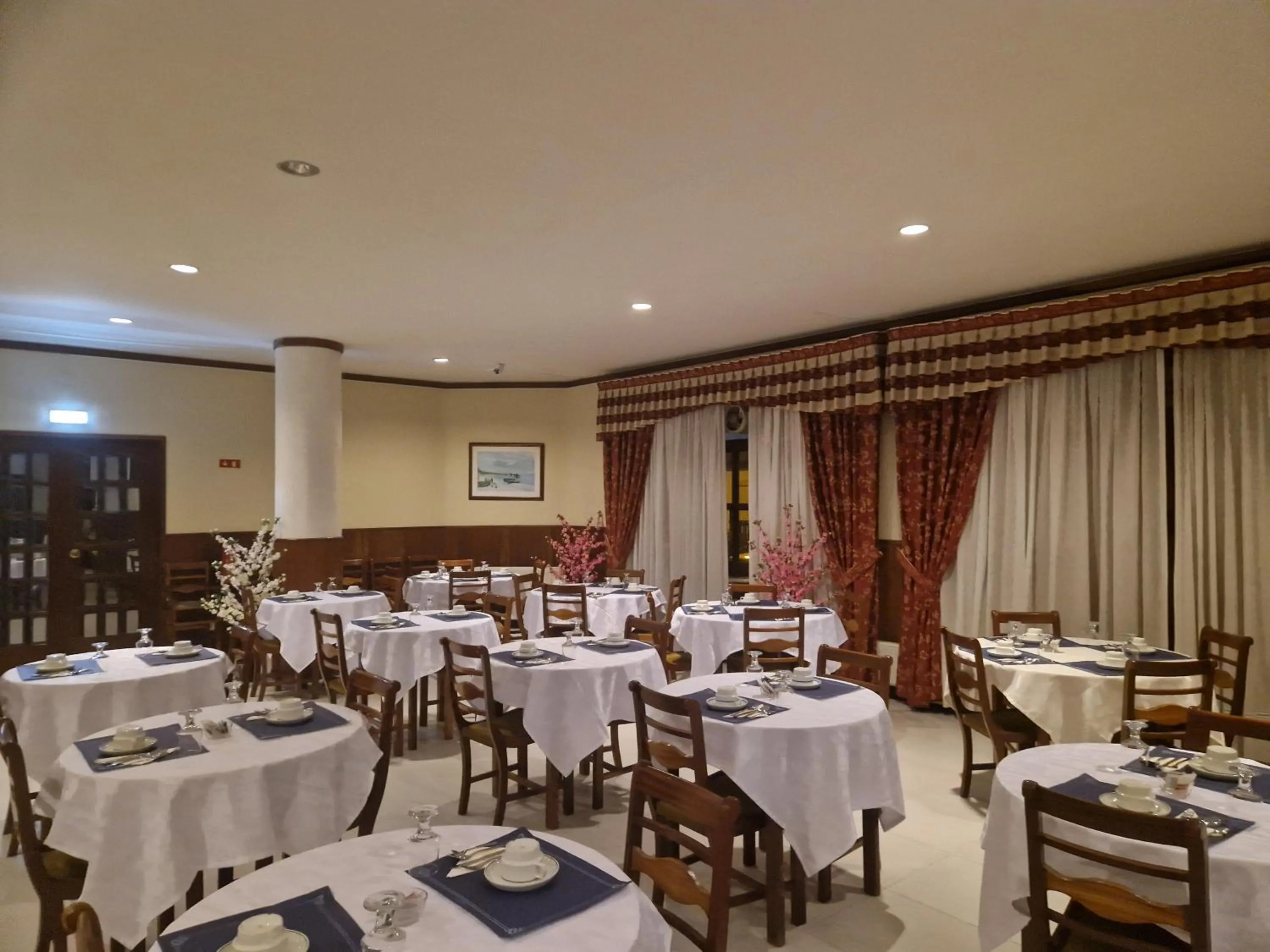 Buffet breakfast in Hotel Peninsular
