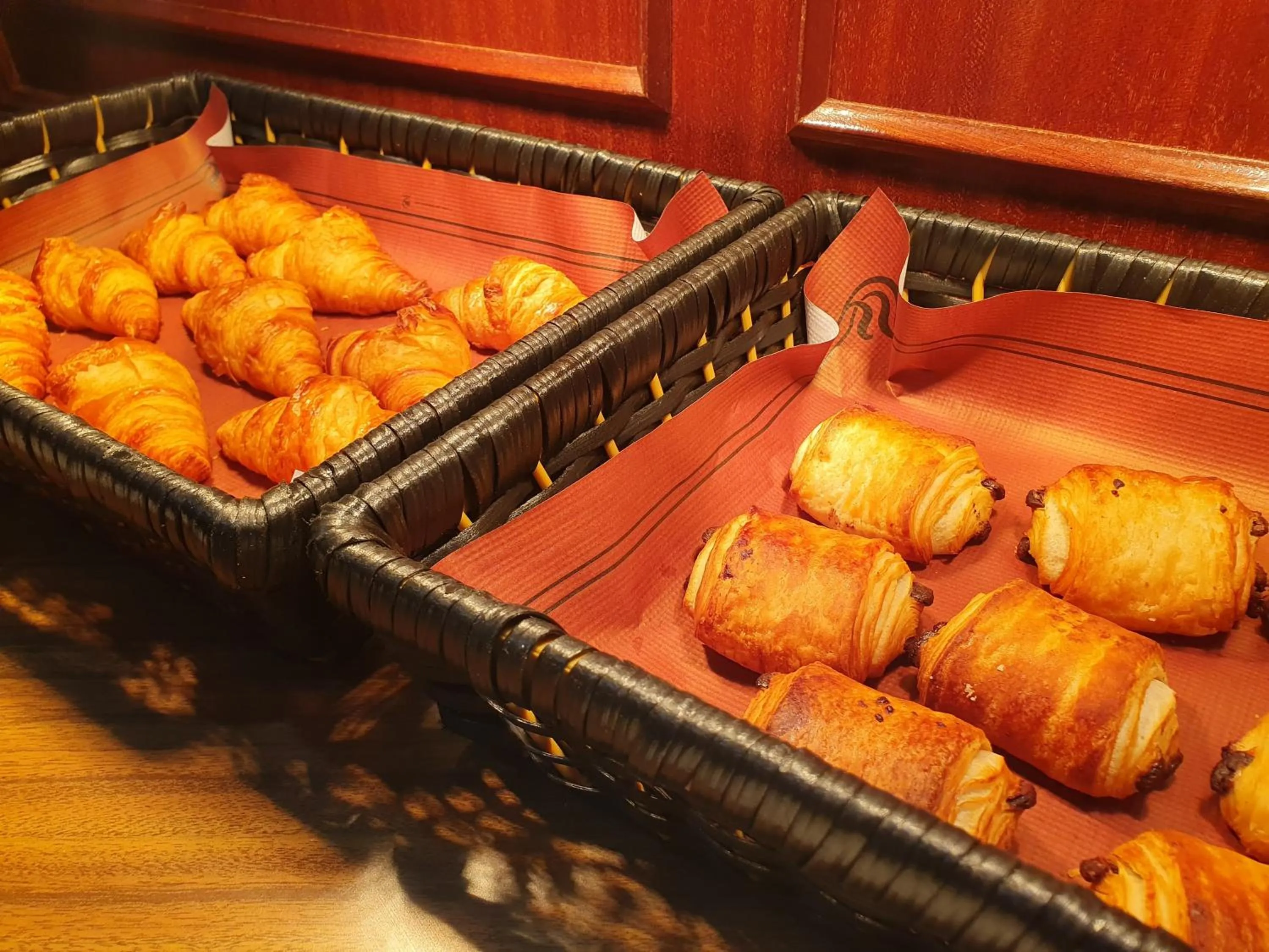 Buffet breakfast in Hotel Peninsular
